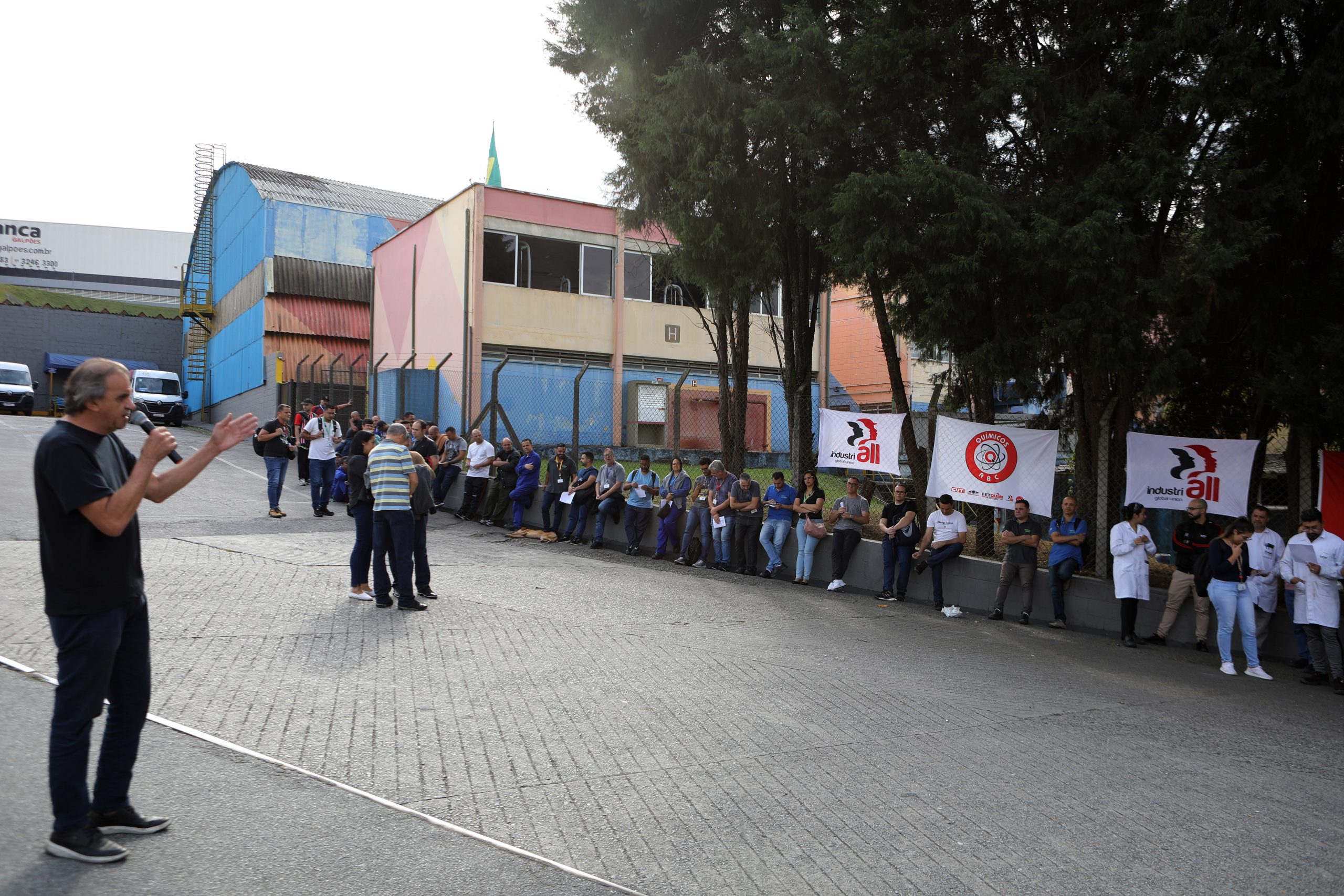 Assembleia para esclarecer os trabalhadores sobre a audiência no TRT sobre a greve. Fotos Dino Santos. Brasil_28_06_2024.