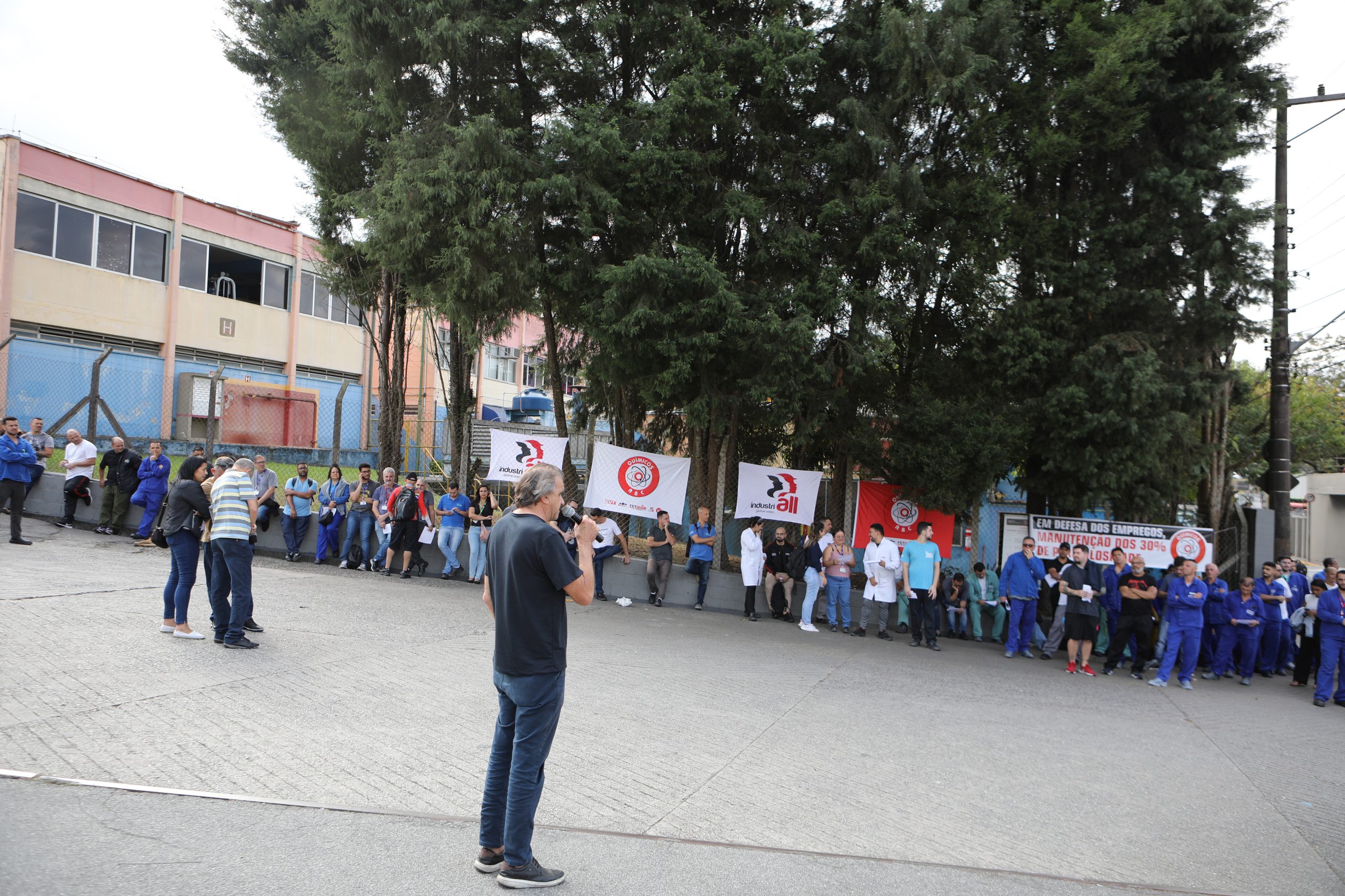 Assembleia para esclarecer os trabalhadores sobre a audiência no TRT sobre a greve. Fotos Dino Santos. Brasil_28_06_2024.