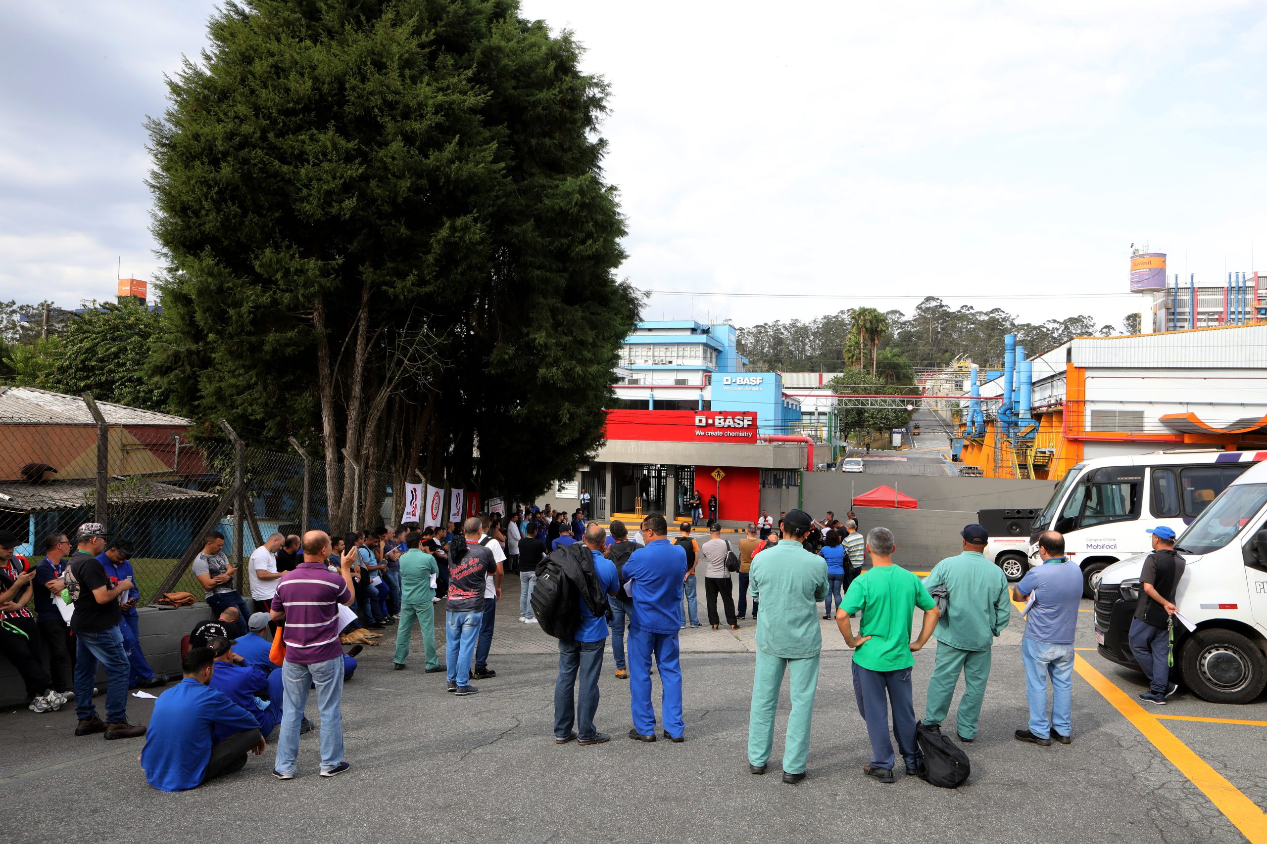 Assembleia para esclarecer os trabalhadores sobre a audiência no TRT sobre a greve. Fotos Dino Santos. Brasil_28_06_2024.