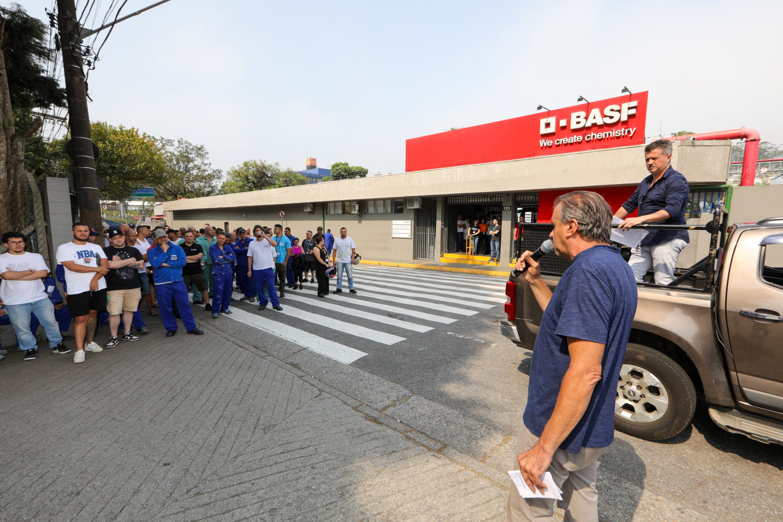 Assembleia para esclarecer o anúncio da venda da unidade de tintas SUVINIL/GLASU de São Bernardo do Campo - SP. Fotos dino Santos. Brasil_01_10_2024.