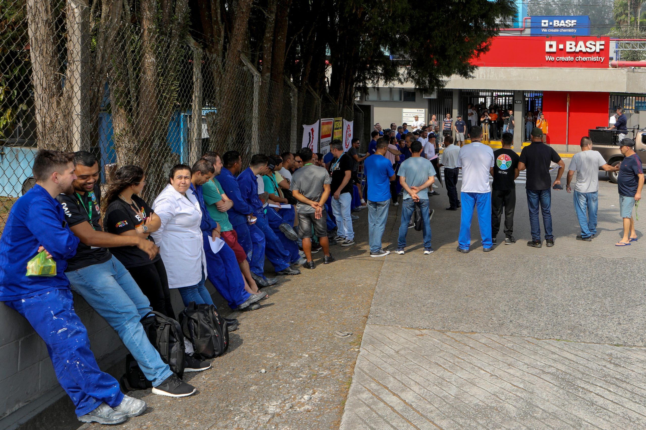 Assembleia para esclarecer o anúncio da venda da unidade de tintas SUVINIL/GLASU de São Bernardo do Campo - SP. Fotos dino Santos. Brasil_01_10_2024.