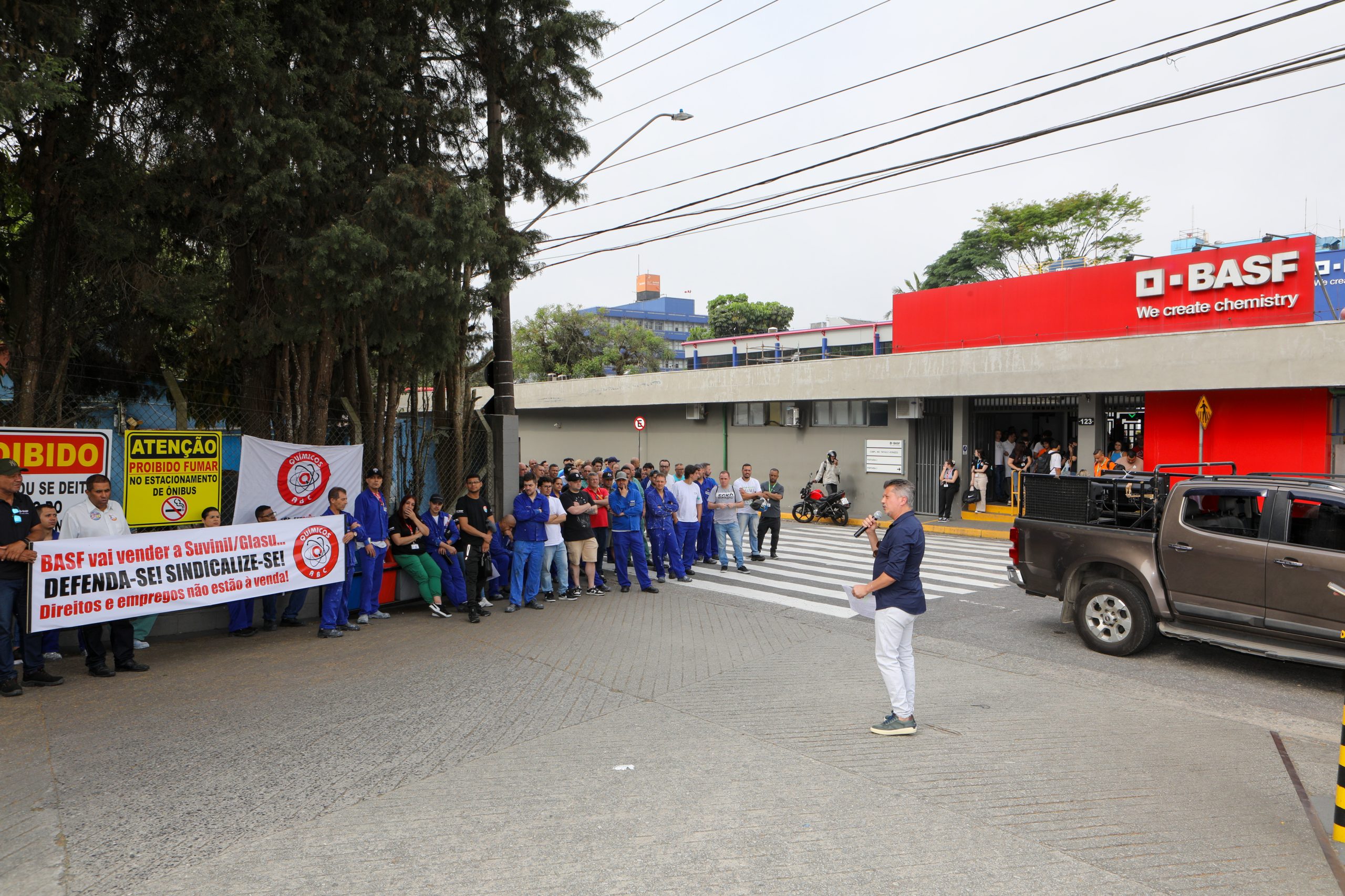 Assembleia para esclarecer o anúncio da venda da unidade de tintas SUVINIL/GLASU de São Bernardo do Campo - SP. Fotos dino Santos. Brasil_01_10_2024.