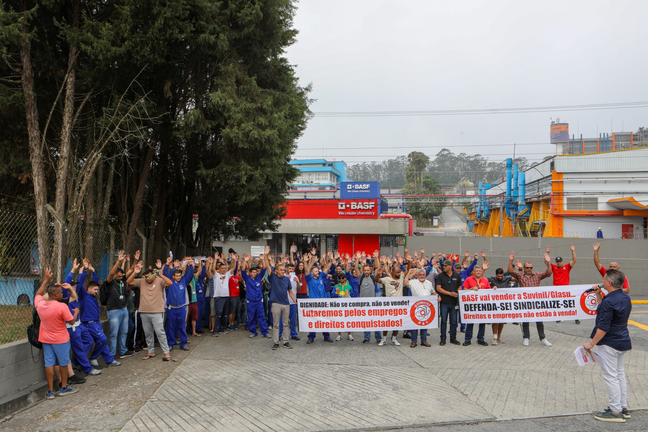 Assembleia para esclarecer o anúncio da venda da unidade de tintas SUVINIL/GLASU de São Bernardo do Campo - SP. Fotos dino Santos. Brasil_01_10_2024.