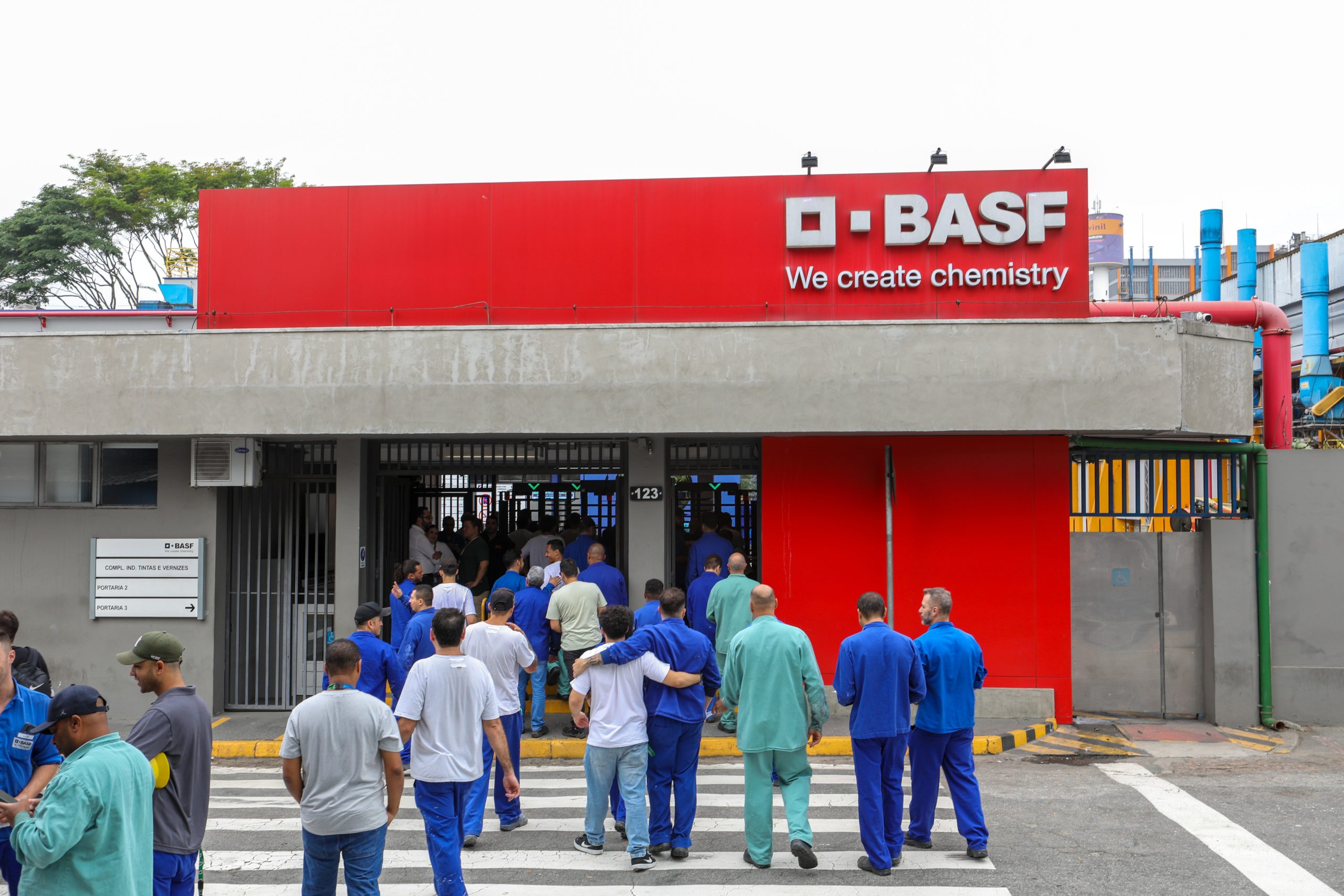 Assembleia para esclarecer o anúncio da venda da unidade de tintas SUVINIL/GLASU de São Bernardo do Campo - SP. Fotos dino Santos. Brasil_01_10_2024.