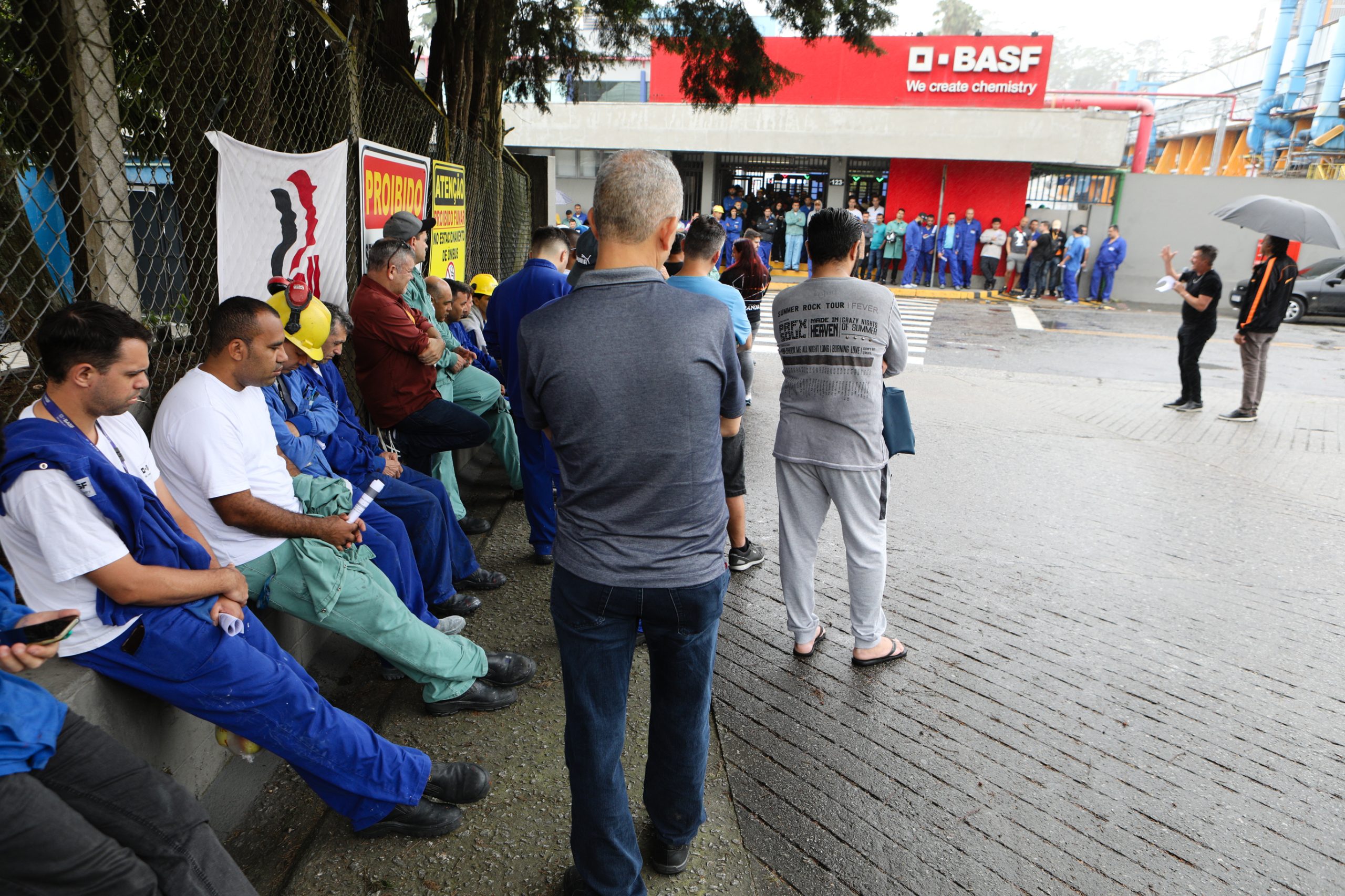 BASF - Assembleia com os trabalhadores para decidir o acordo único de jornada de trabalho. Rua Ângelo Demarchi, 123 - Demarchi, São Bernardo do Campo - SP. Fotos Dino Santos. Brasil_21_11_2024.