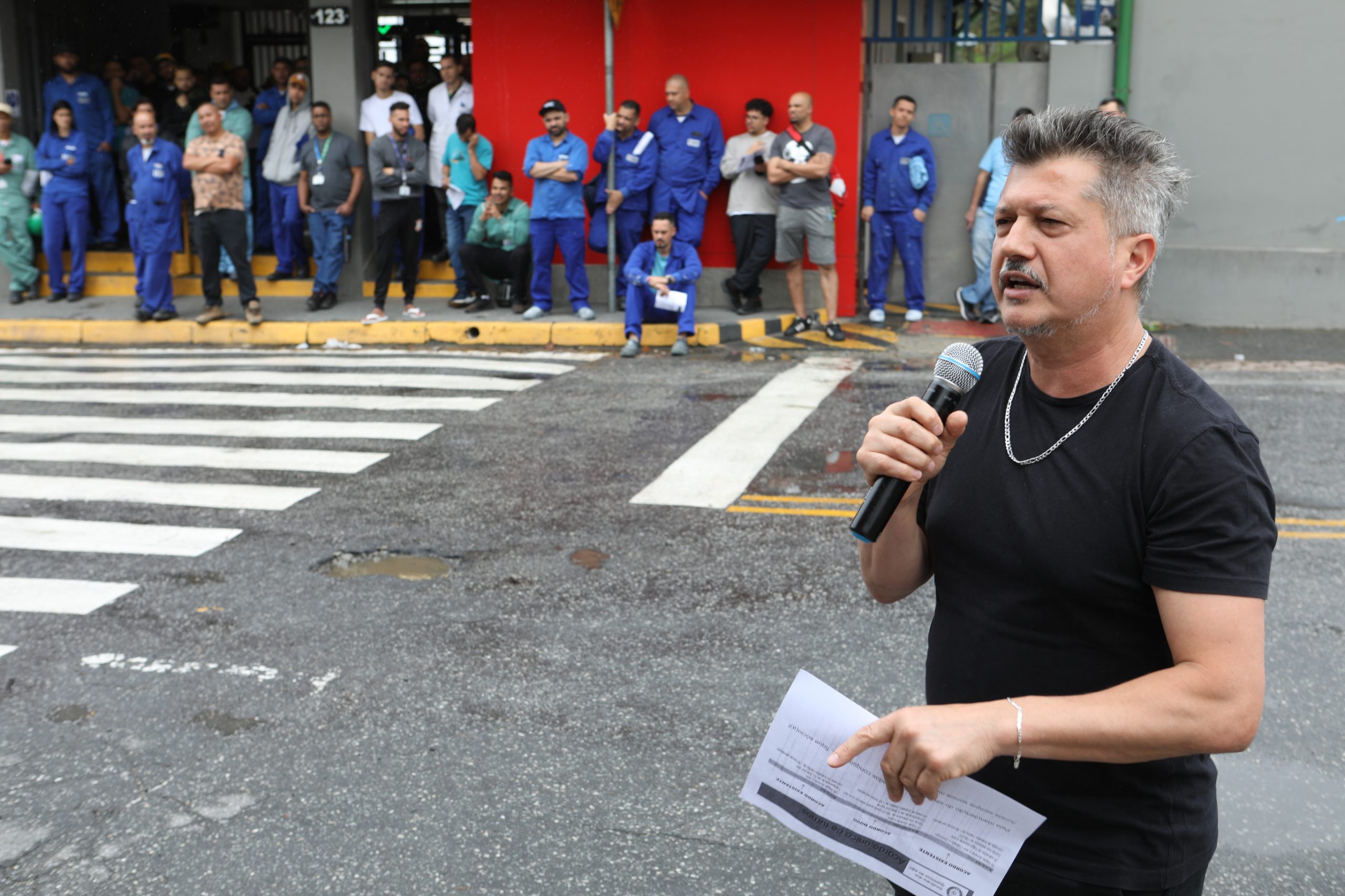 BASF - Assembleia com os trabalhadores para decidir o acordo único de jornada de trabalho. Rua Ângelo Demarchi, 123 - Demarchi, São Bernardo do Campo - SP. Fotos Dino Santos. Brasil_21_11_2024.