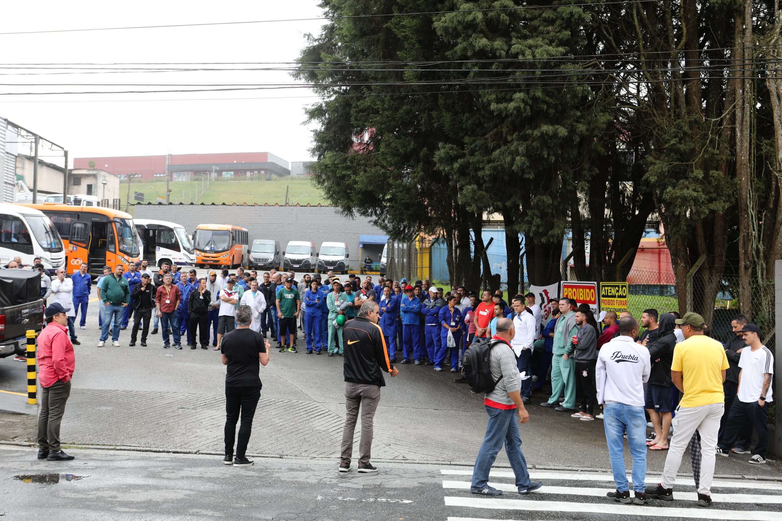 BASF - Assembleia com os trabalhadores para decidir o acordo único de jornada de trabalho. Rua Ângelo Demarchi, 123 - Demarchi, São Bernardo do Campo - SP. Fotos Dino Santos. Brasil_21_11_2024.