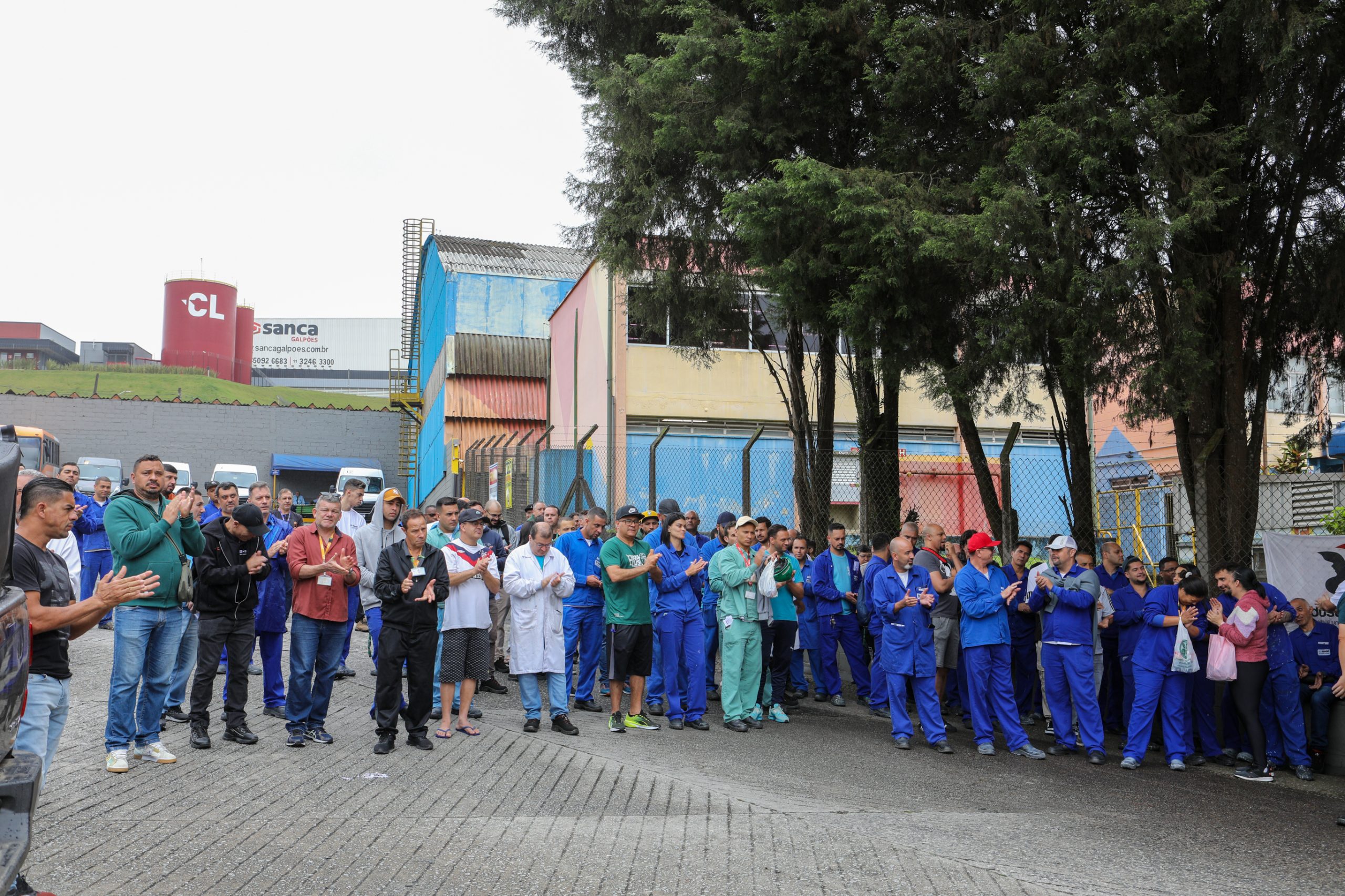 BASF - Assembleia com os trabalhadores para decidir o acordo único de jornada de trabalho. Rua Ângelo Demarchi, 123 - Demarchi, São Bernardo do Campo - SP. Fotos Dino Santos. Brasil_21_11_2024.