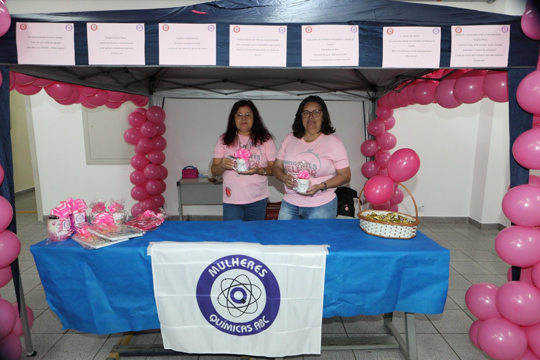 Atividade na empresa Ortobom sobre  prevenção do câncer de mama  com a participação da Associação Viva Melhor.Estrada Samuel Aizemberg, 705 - Vila Alves Dias, São Bernardo do Campo - SP. Fotos Dino Santos. Brasil_30_10_2024.