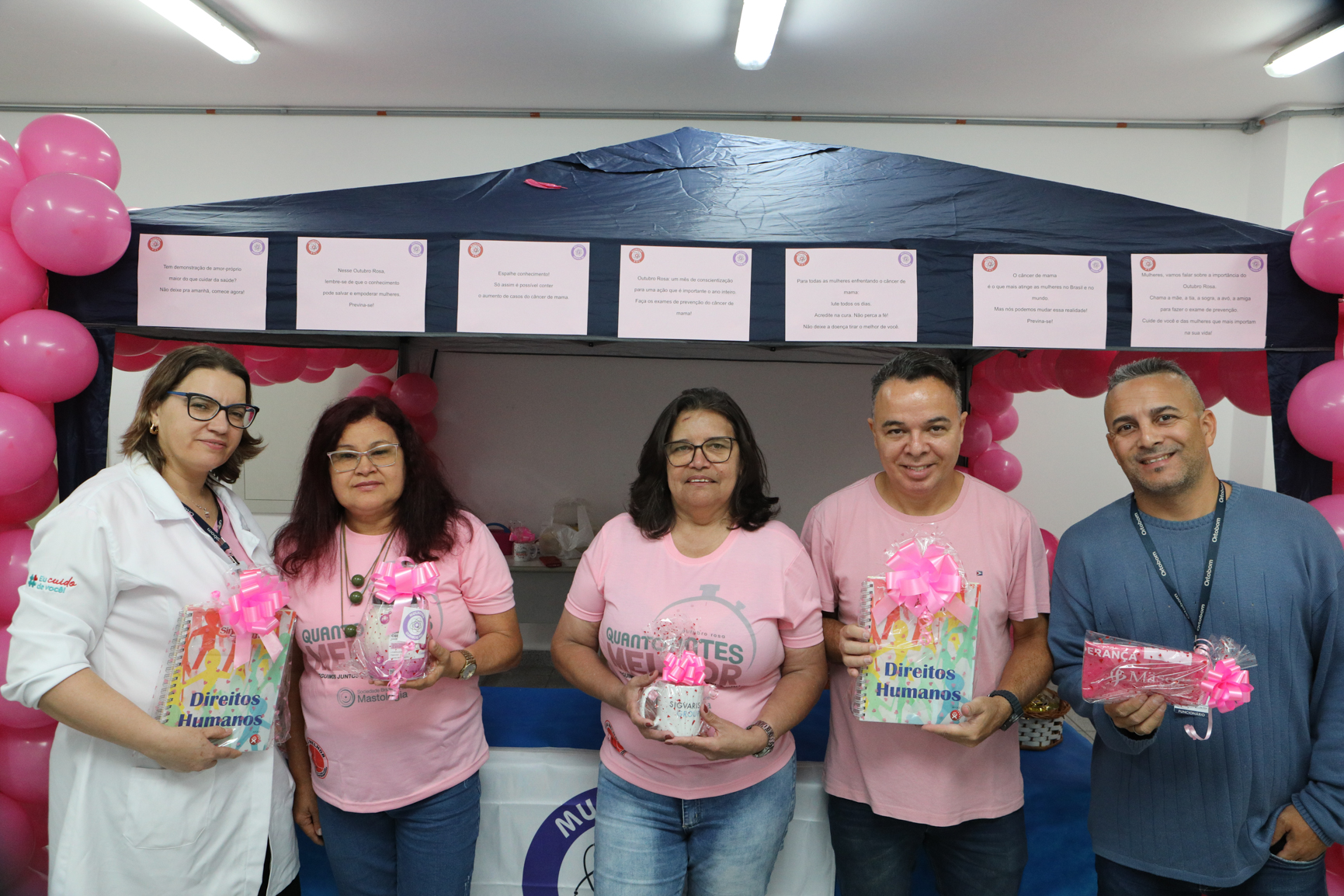 Atividade na empresa Ortobom sobre  prevenção do câncer de mama  com a participação da Associação Viva Melhor.Estrada Samuel Aizemberg, 705 - Vila Alves Dias, São Bernardo do Campo - SP. Fotos Dino Santos. Brasil_30_10_2024.