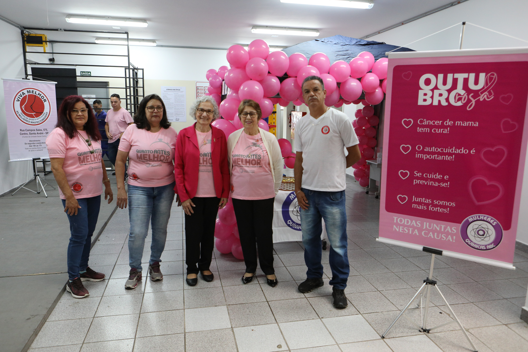 Atividade na empresa Ortobom sobre  prevenção do câncer de mama  com a participação da Associação Viva Melhor.Estrada Samuel Aizemberg, 705 - Vila Alves Dias, São Bernardo do Campo - SP. Fotos Dino Santos. Brasil_30_10_2024.