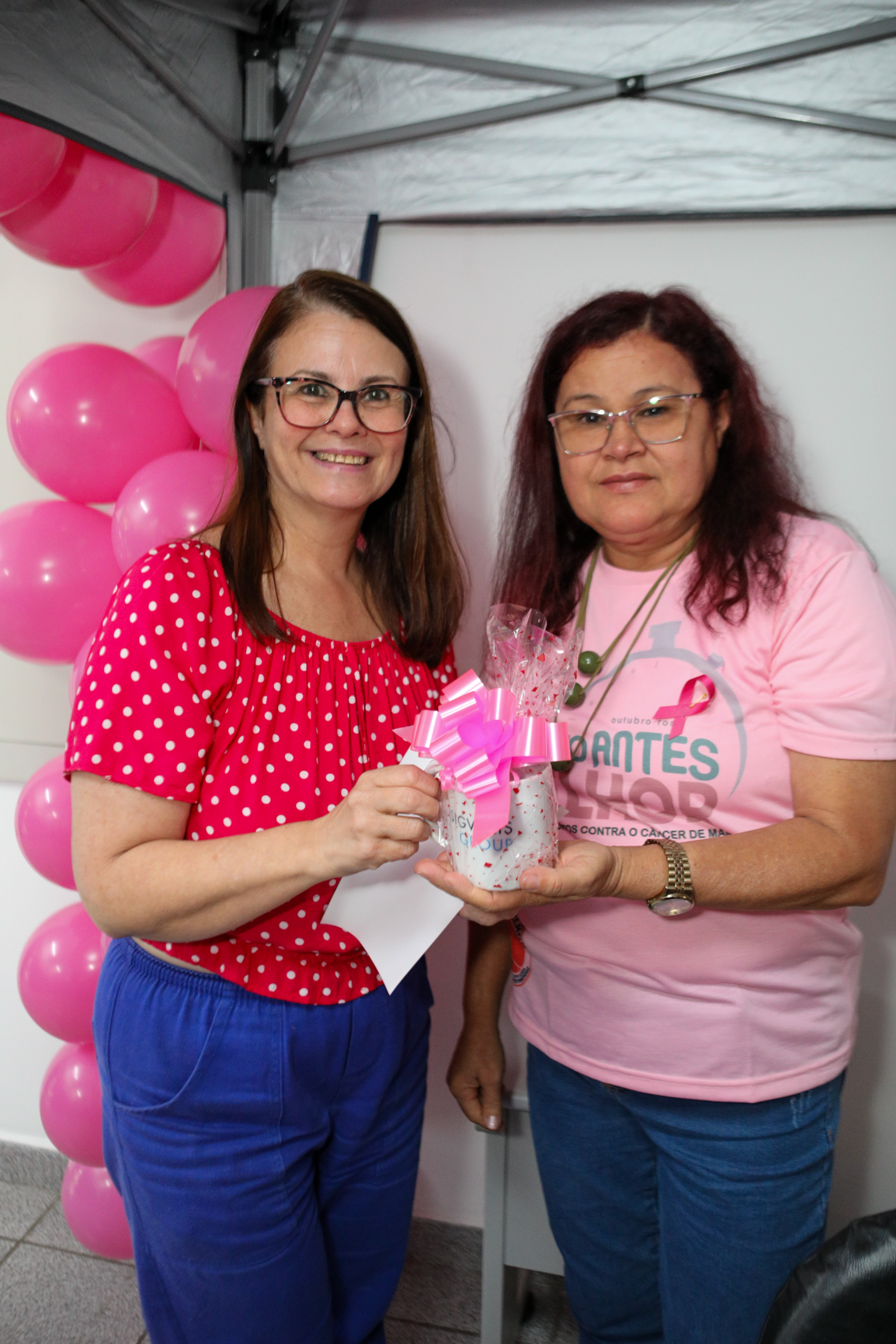 Atividade na empresa Ortobom sobre  prevenção do câncer de mama  com a participação da Associação Viva Melhor.Estrada Samuel Aizemberg, 705 - Vila Alves Dias, São Bernardo do Campo - SP. Fotos Dino Santos. Brasil_30_10_2024.