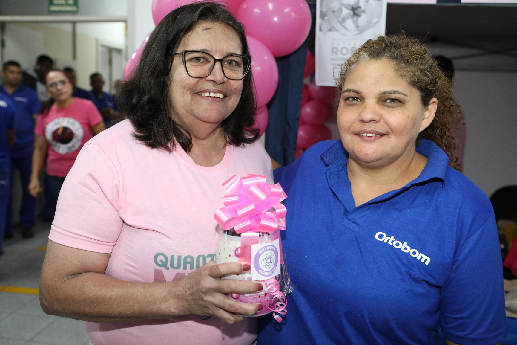 Atividade na empresa Ortobom sobre  prevenção do câncer de mama  com a participação da Associação Viva Melhor.Estrada Samuel Aizemberg, 705 - Vila Alves Dias, São Bernardo do Campo - SP. Fotos Dino Santos. Brasil_30_10_2024.