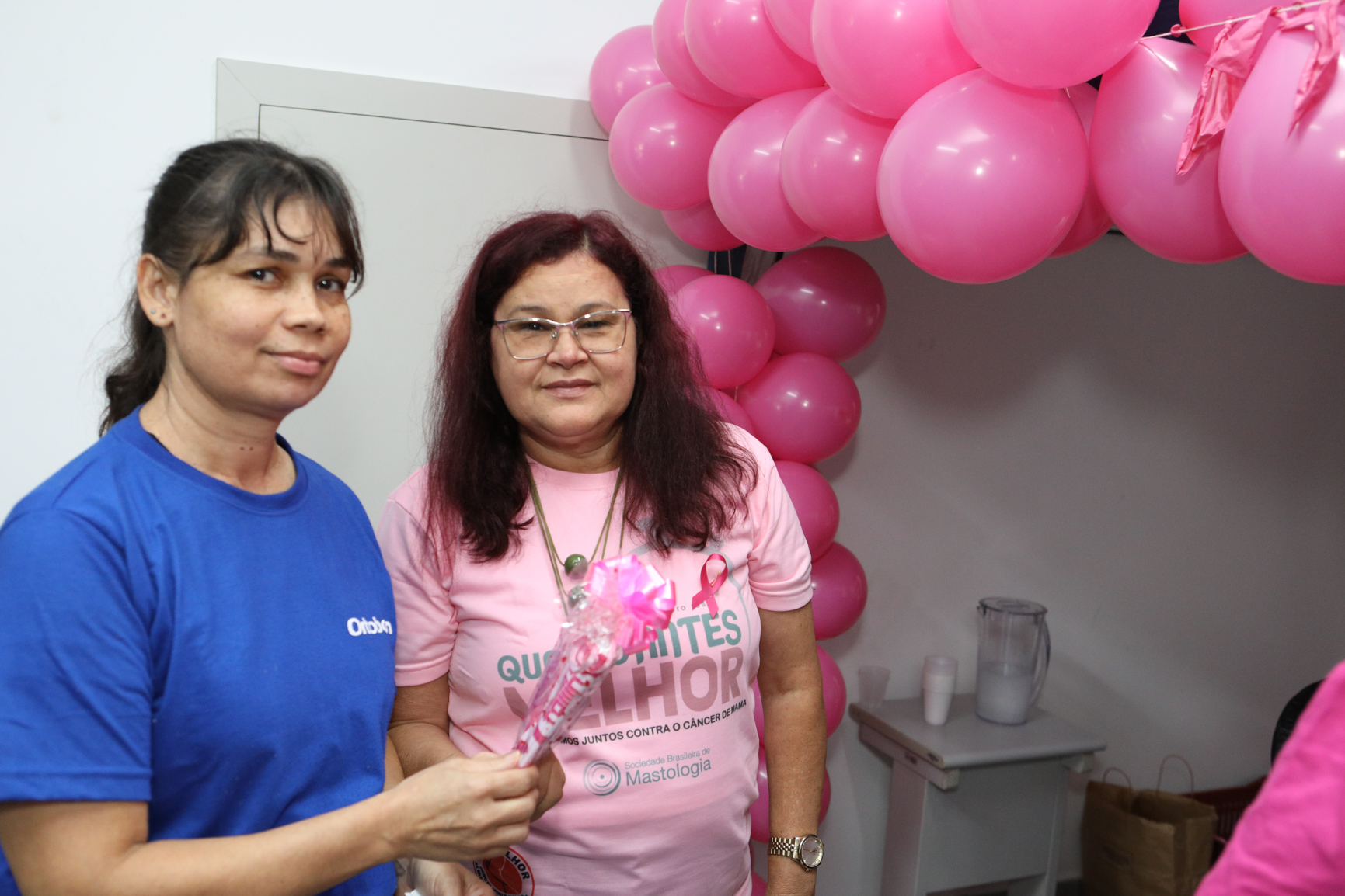 Atividade na empresa Ortobom sobre  prevenção do câncer de mama  com a participação da Associação Viva Melhor.Estrada Samuel Aizemberg, 705 - Vila Alves Dias, São Bernardo do Campo - SP. Fotos Dino Santos. Brasil_30_10_2024.