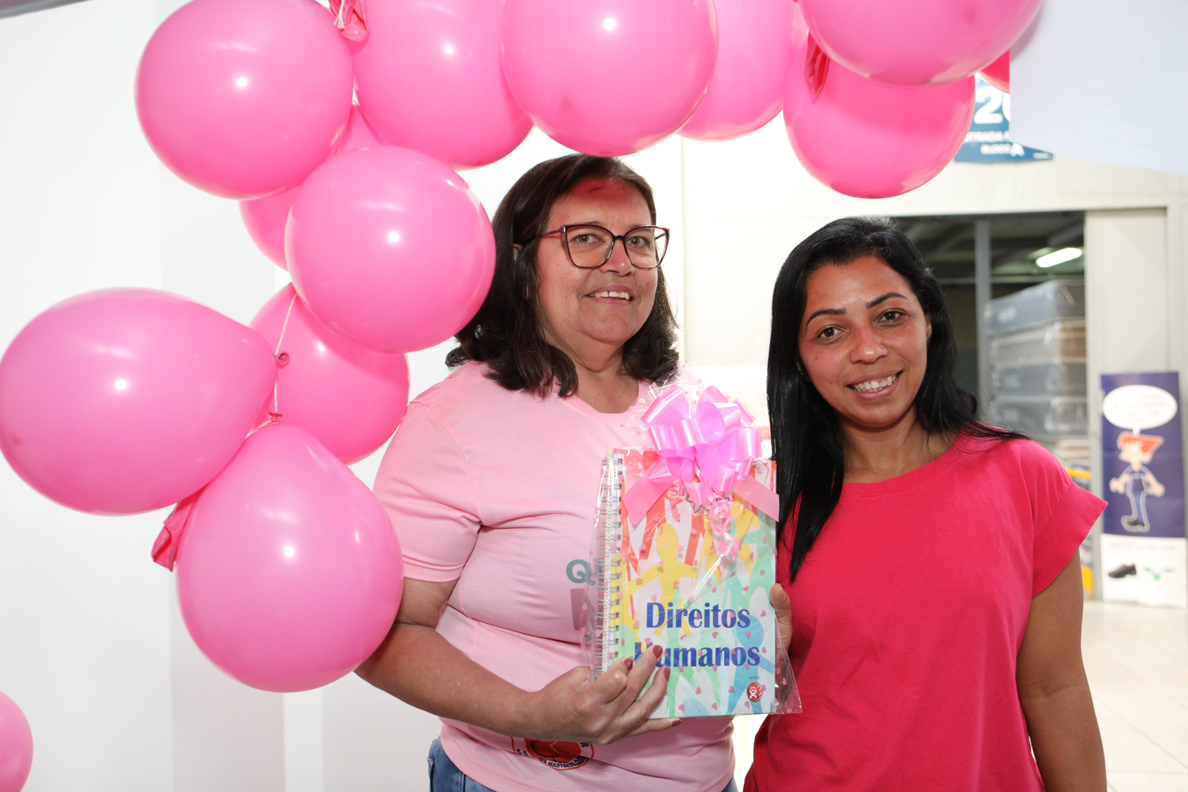 Atividade na empresa Ortobom sobre  prevenção do câncer de mama  com a participação da Associação Viva Melhor.Estrada Samuel Aizemberg, 705 - Vila Alves Dias, São Bernardo do Campo - SP. Fotos Dino Santos. Brasil_30_10_2024.