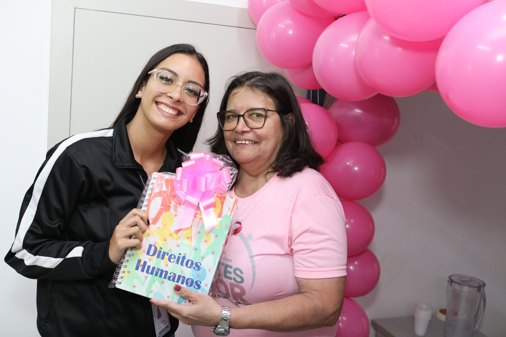 Atividade na empresa Ortobom sobre  prevenção do câncer de mama  com a participação da Associação Viva Melhor.Estrada Samuel Aizemberg, 705 - Vila Alves Dias, São Bernardo do Campo - SP. Fotos Dino Santos. Brasil_30_10_2024.