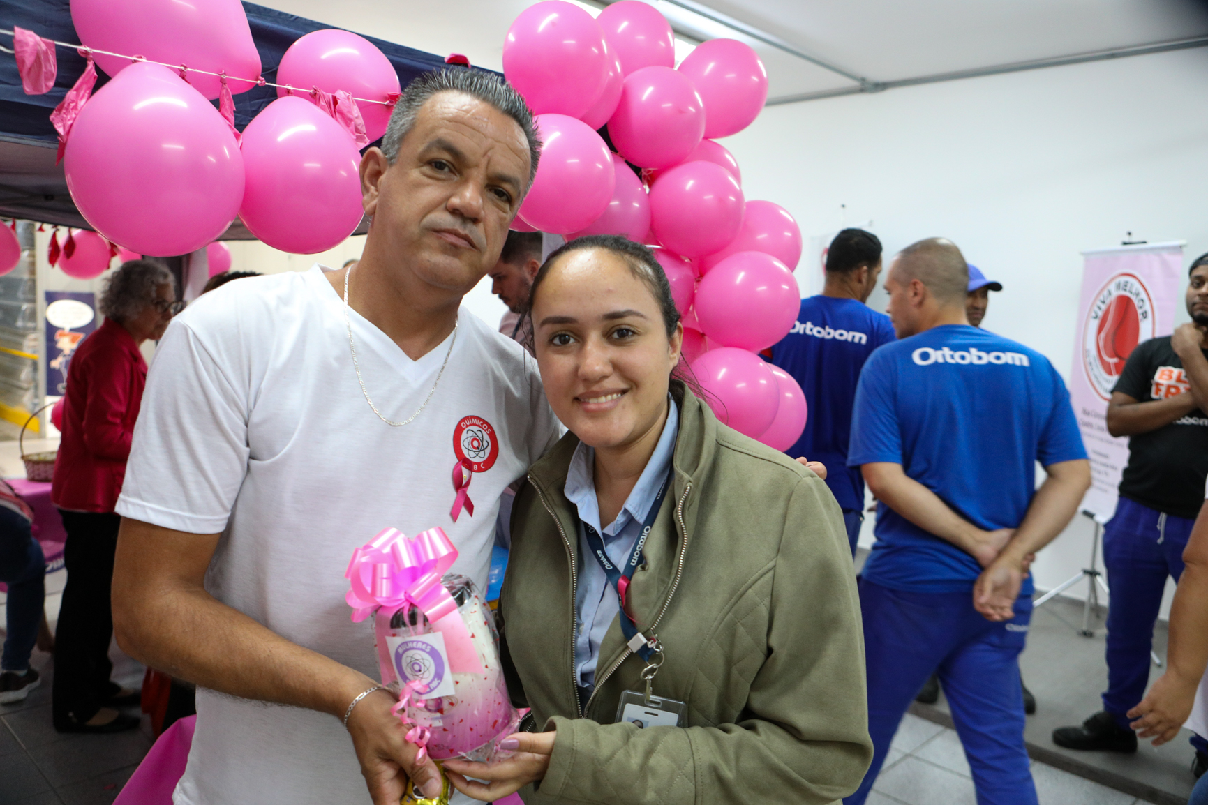 Atividade na empresa Ortobom sobre  prevenção do câncer de mama  com a participação da Associação Viva Melhor.Estrada Samuel Aizemberg, 705 - Vila Alves Dias, São Bernardo do Campo - SP. Fotos Dino Santos. Brasil_30_10_2024.