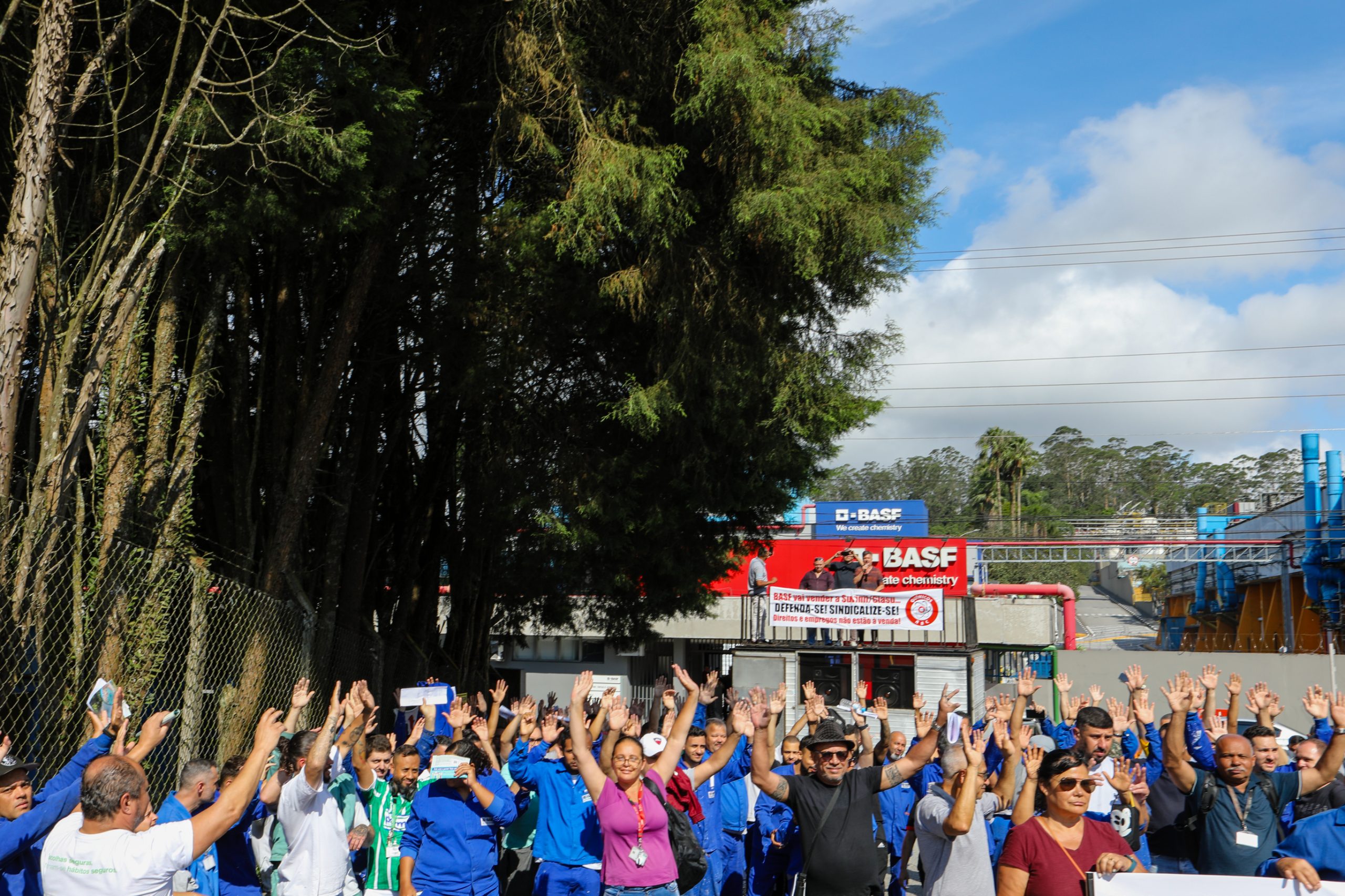 Assembleia decisiva na empresa BASF sobre o Acordo Coletivo de Transição. Av. Ângelo Demarchi, 123 - Demarchi, São Bernardo do Campo - SP. Fotos Dino Santos. Brasil_12_12_2024.