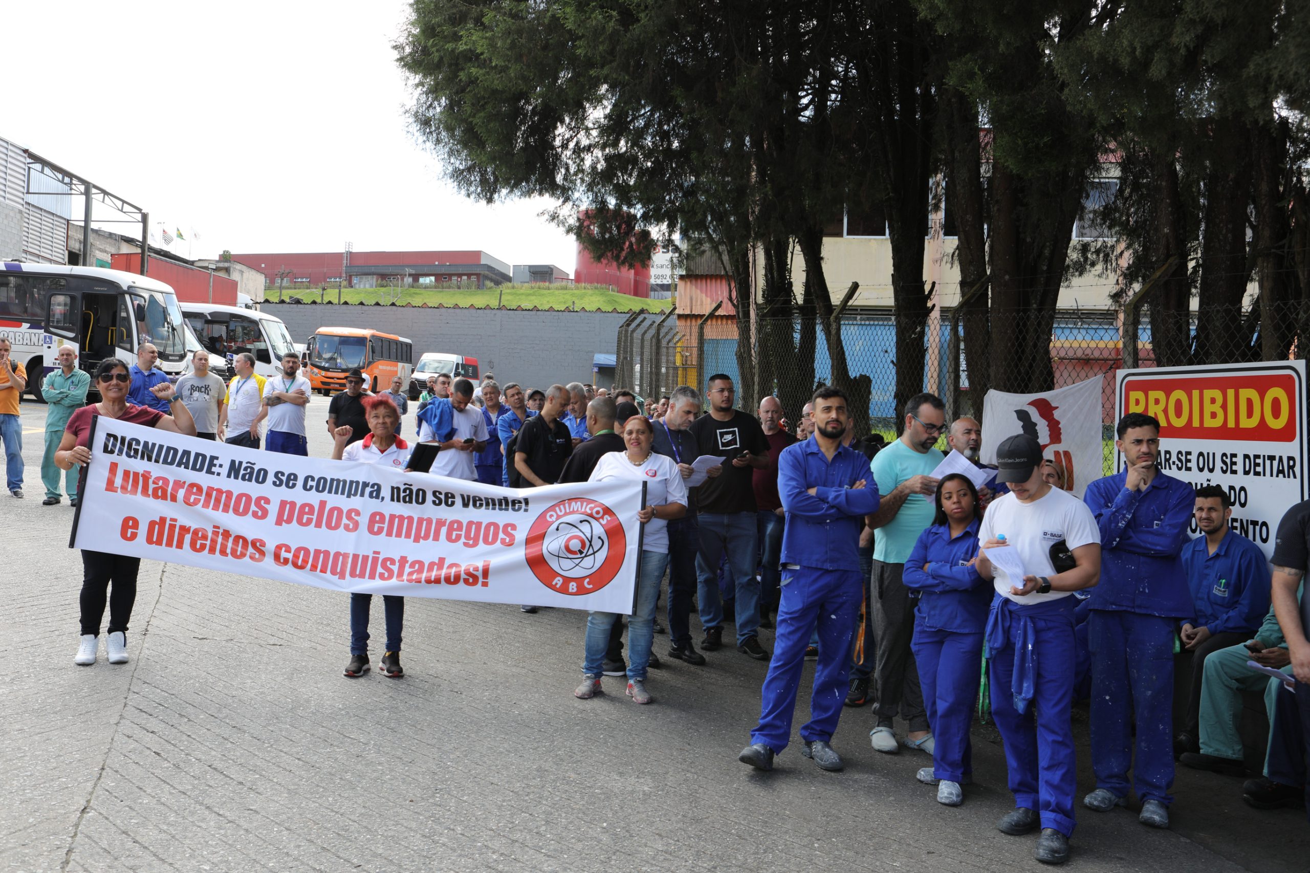 Assembleia decisiva na empresa BASF sobre o Acordo Coletivo de Transição. Av. Ângelo Demarchi, 123 - Demarchi, São Bernardo do Campo - SP. Fotos Dino Santos. Brasil_12_12_2024.