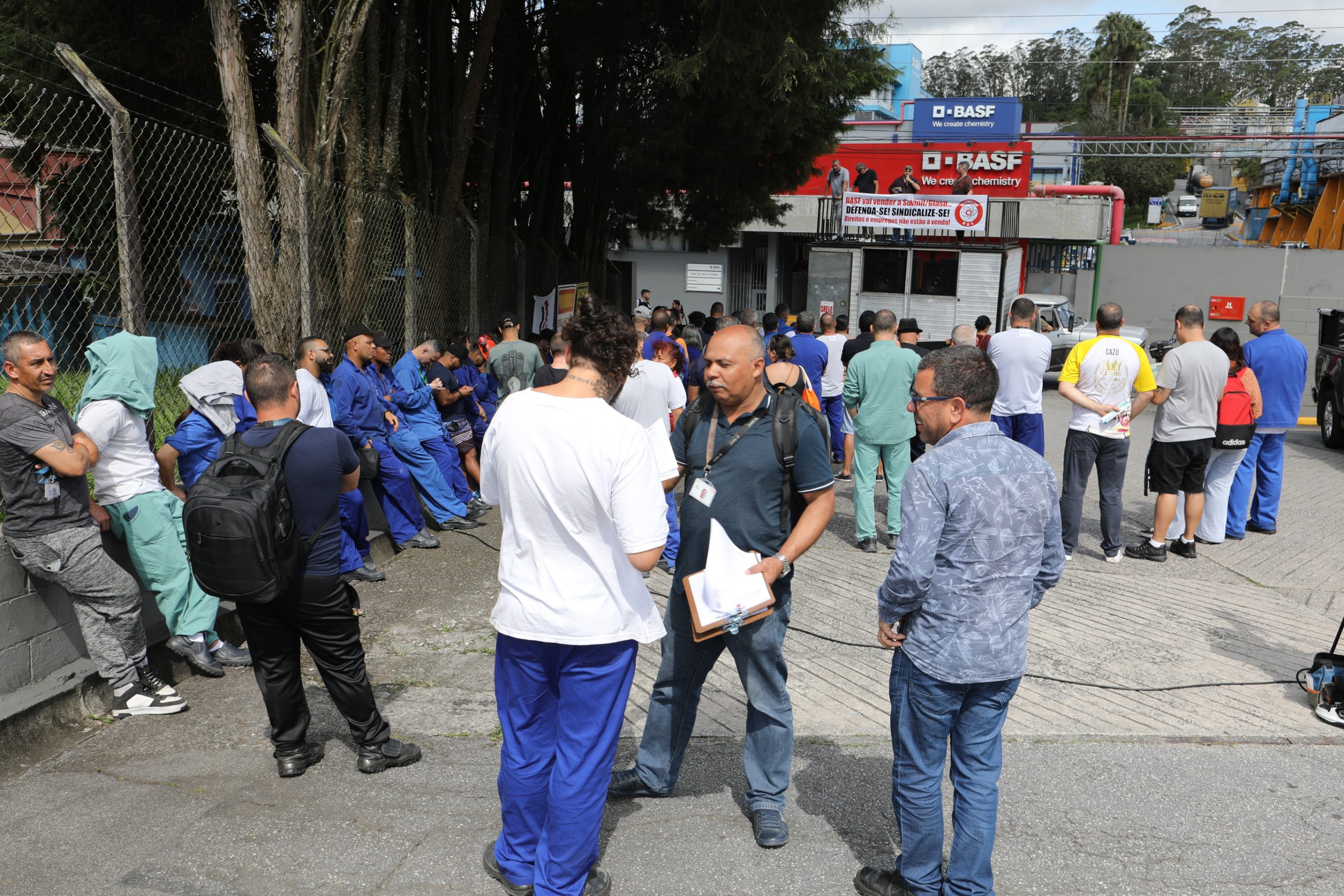 Assembleia decisiva na empresa BASF sobre o Acordo Coletivo de Transição. Av. Ângelo Demarchi, 123 - Demarchi, São Bernardo do Campo - SP. Fotos Dino Santos. Brasil_12_12_2024.