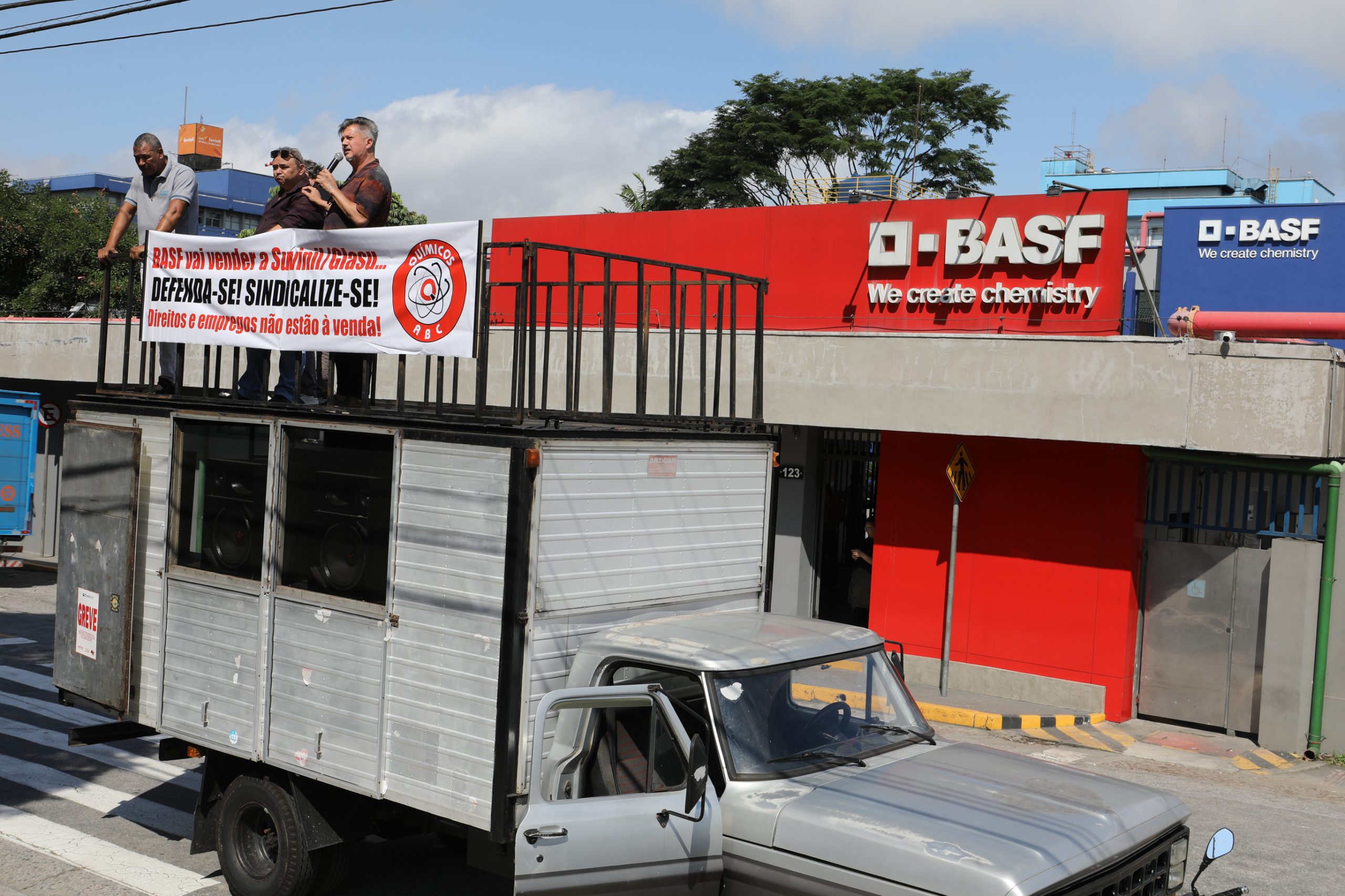 Assembleia decisiva na empresa BASF sobre o Acordo Coletivo de Transição. Av. Ângelo Demarchi, 123 - Demarchi, São Bernardo do Campo - SP. Fotos Dino Santos. Brasil_12_12_2024.