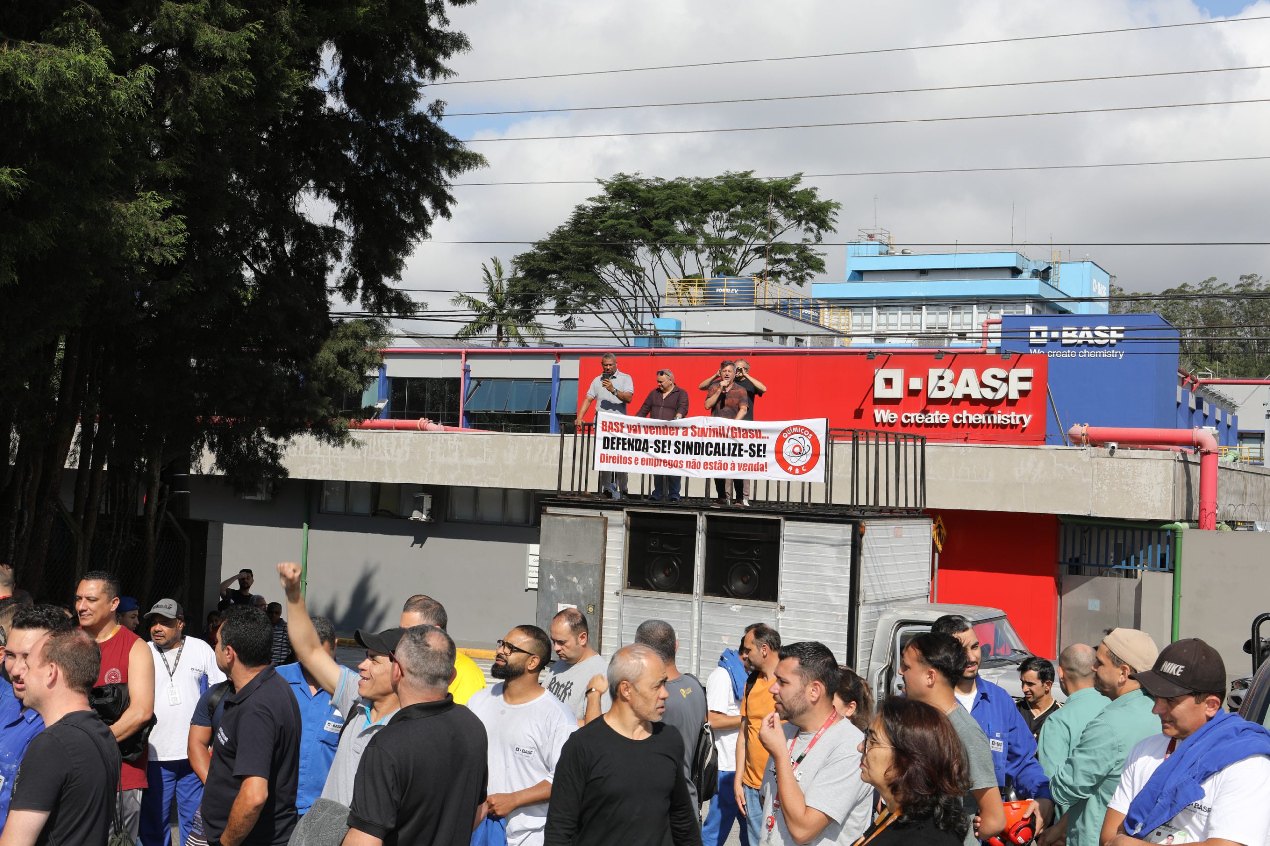 Assembleia decisiva na empresa BASF sobre o Acordo Coletivo de Transição. Av. Ângelo Demarchi, 123 - Demarchi, São Bernardo do Campo - SP. Fotos Dino Santos. Brasil_12_12_2024.