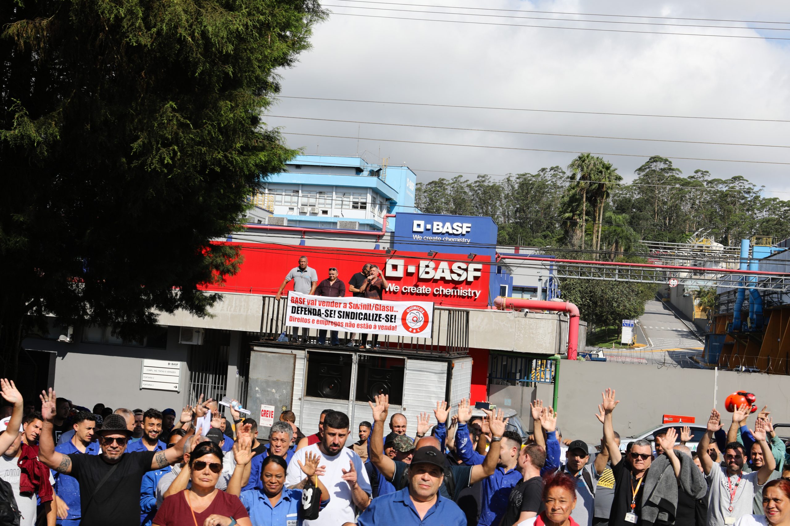 Assembleia decisiva na empresa BASF sobre o Acordo Coletivo de Transição. Av. Ângelo Demarchi, 123 - Demarchi, São Bernardo do Campo - SP. Fotos Dino Santos. Brasil_12_12_2024.