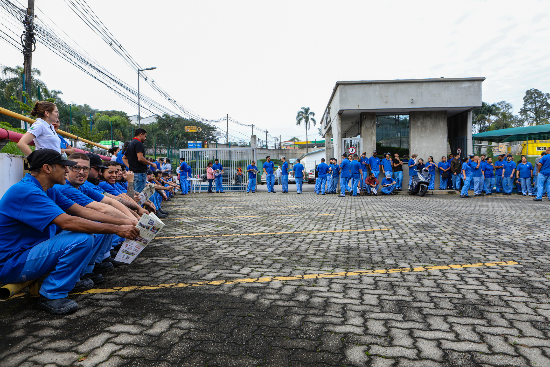 Assembleia na Acrilex sobre PLR, jornada de trabalho, tiket alimentação. Estrada Galvão Bueno, 5000 - Batistini, São Bernardo do Campo - SP. Fotos Dino Santos. Brasil_06_12_2024.