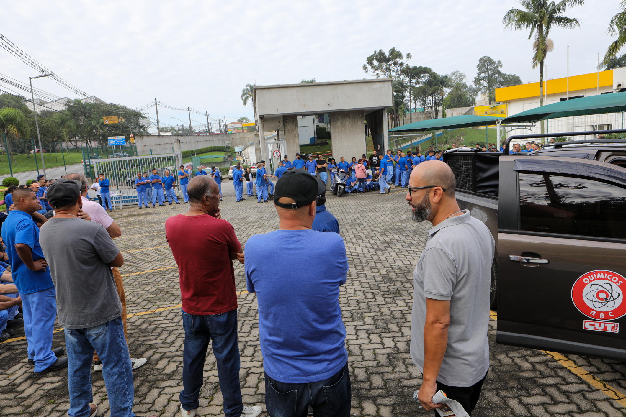 Assembleia na Acrilex sobre PLR, jornada de trabalho, tiket alimentação. Estrada Galvão Bueno, 5000 - Batistini, São Bernardo do Campo - SP. Fotos Dino Santos. Brasil_06_12_2024.