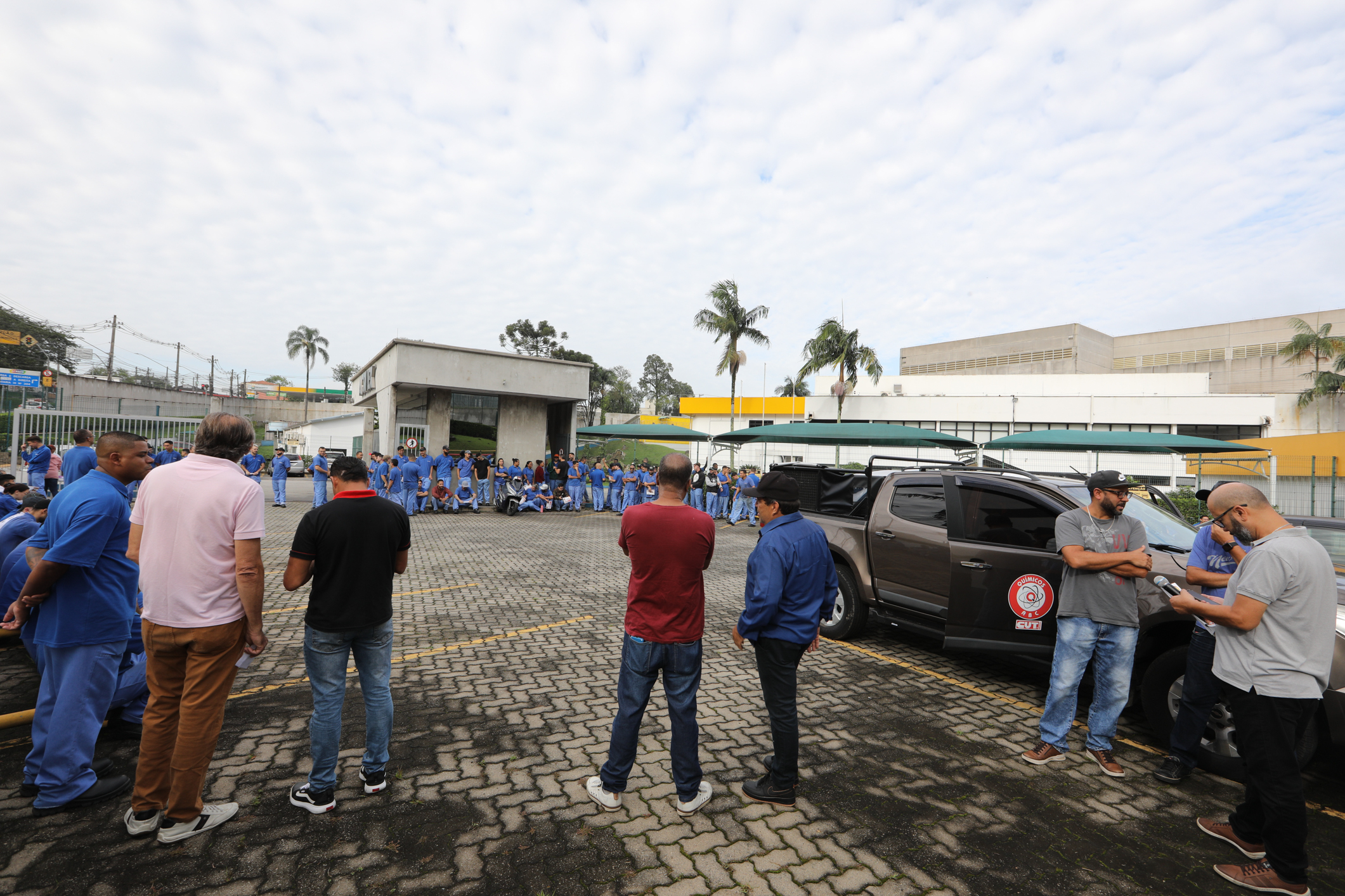 Assembleia na Acrilex sobre PLR, jornada de trabalho, tiket alimentação. Estrada Galvão Bueno, 5000 - Batistini, São Bernardo do Campo - SP. Fotos Dino Santos. Brasil_06_12_2024.