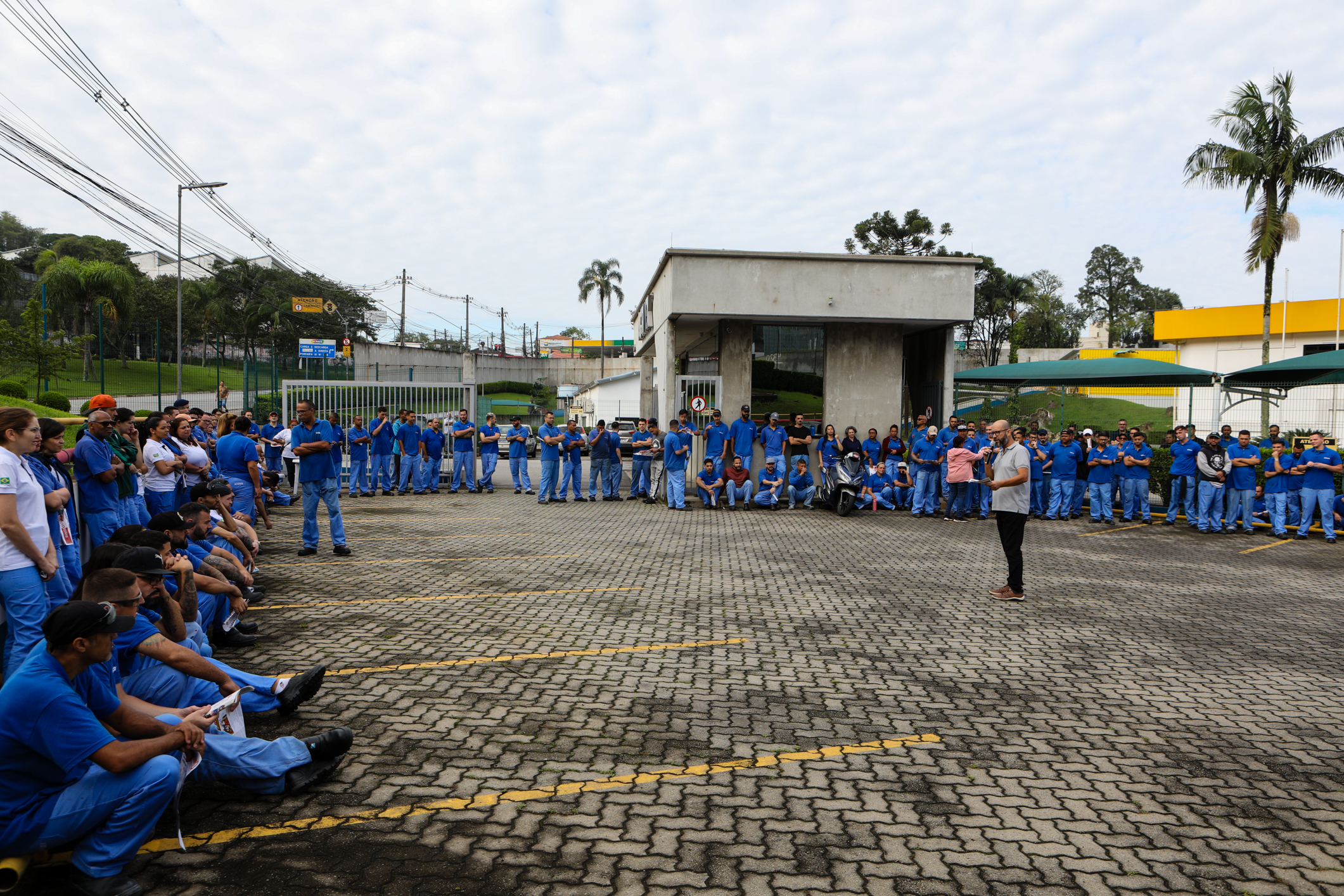 Assembleia na Acrilex sobre PLR, jornada de trabalho, tiket alimentação. Estrada Galvão Bueno, 5000 - Batistini, São Bernardo do Campo - SP. Fotos Dino Santos. Brasil_06_12_2024.