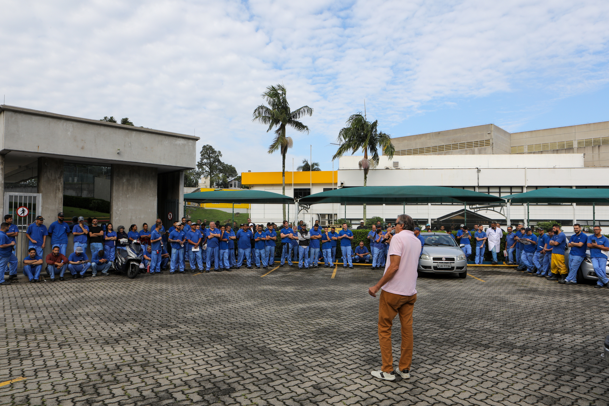 Assembleia na Acrilex sobre PLR, jornada de trabalho, tiket alimentação. Estrada Galvão Bueno, 5000 - Batistini, São Bernardo do Campo - SP. Fotos Dino Santos. Brasil_06_12_2024.