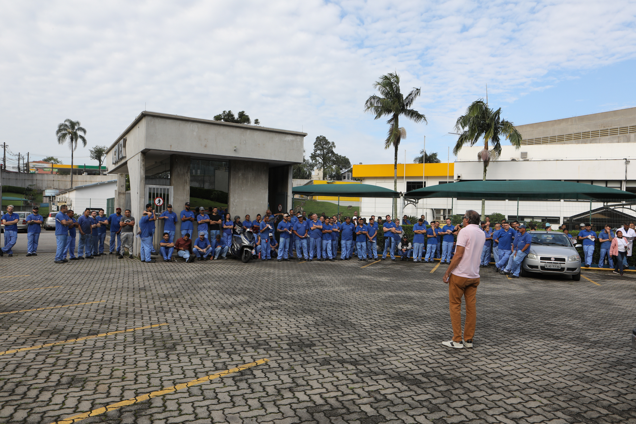 Assembleia na Acrilex sobre PLR, jornada de trabalho, tiket alimentação. Estrada Galvão Bueno, 5000 - Batistini, São Bernardo do Campo - SP. Fotos Dino Santos. Brasil_06_12_2024.