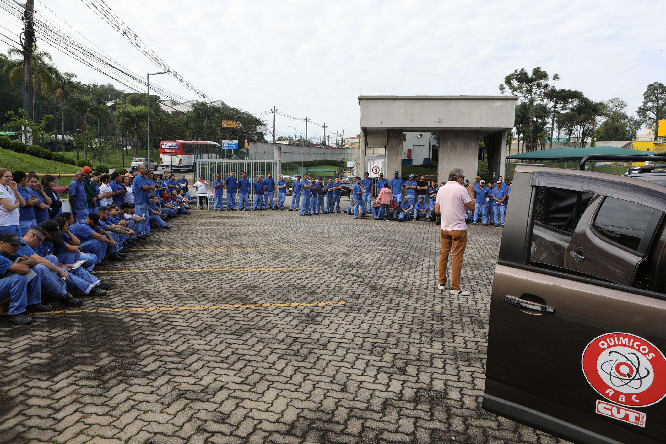 Assembleia na Acrilex sobre PLR, jornada de trabalho, tiket alimentação. Estrada Galvão Bueno, 5000 - Batistini, São Bernardo do Campo - SP. Fotos Dino Santos. Brasil_06_12_2024.