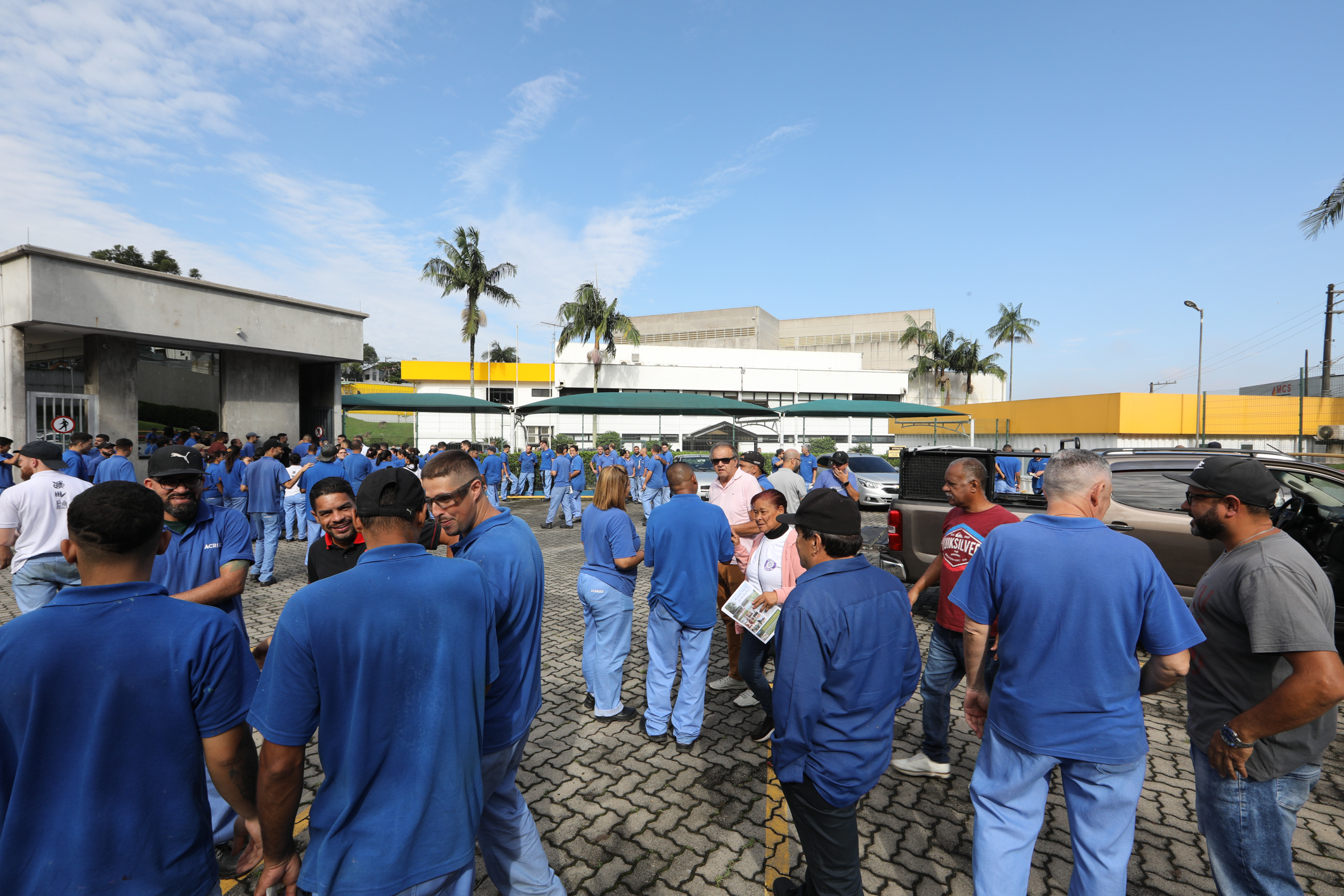 Assembleia na Acrilex sobre PLR, jornada de trabalho, tiket alimentação. Estrada Galvão Bueno, 5000 - Batistini, São Bernardo do Campo - SP. Fotos Dino Santos. Brasil_06_12_2024.