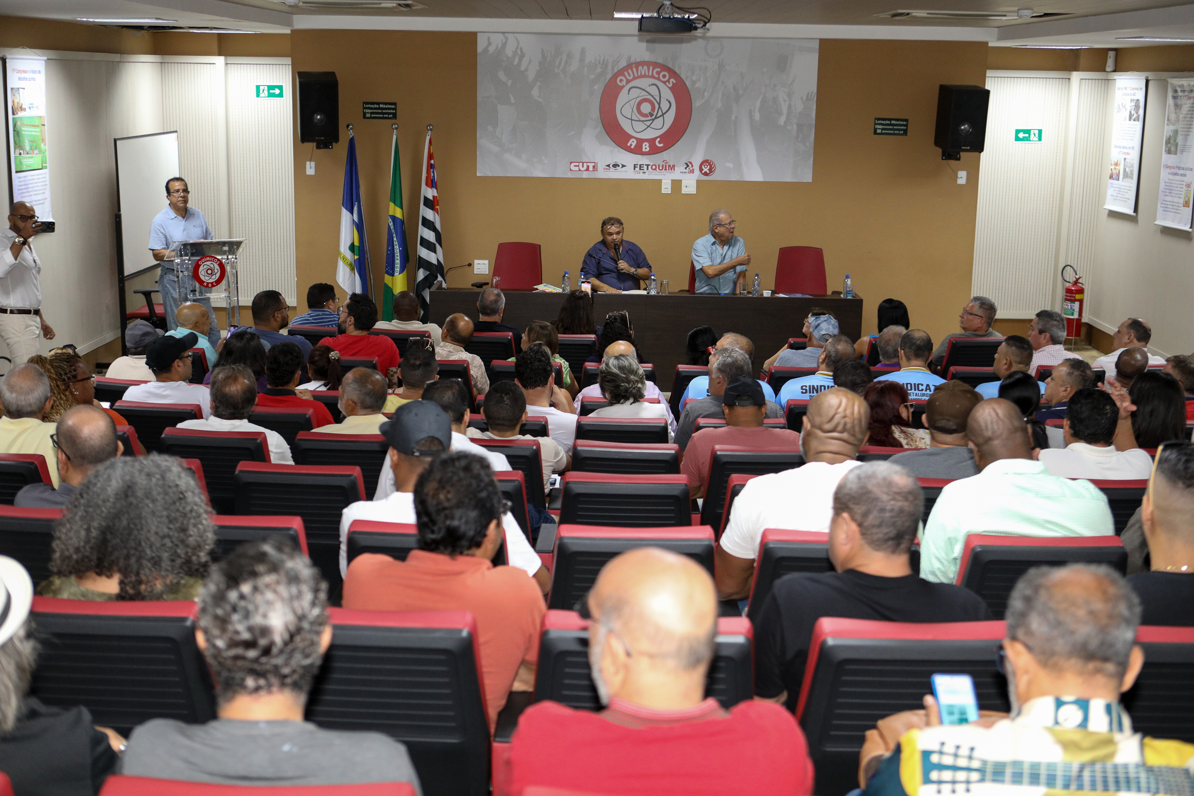 Análise de conjunto com Zé Dirceu no Sindicato dos químicos do ABC. Rua Senador Flaquer, 813 - Centro de Santo André/SP. Fotos Dino Santos. Brasil_10_02_2025.