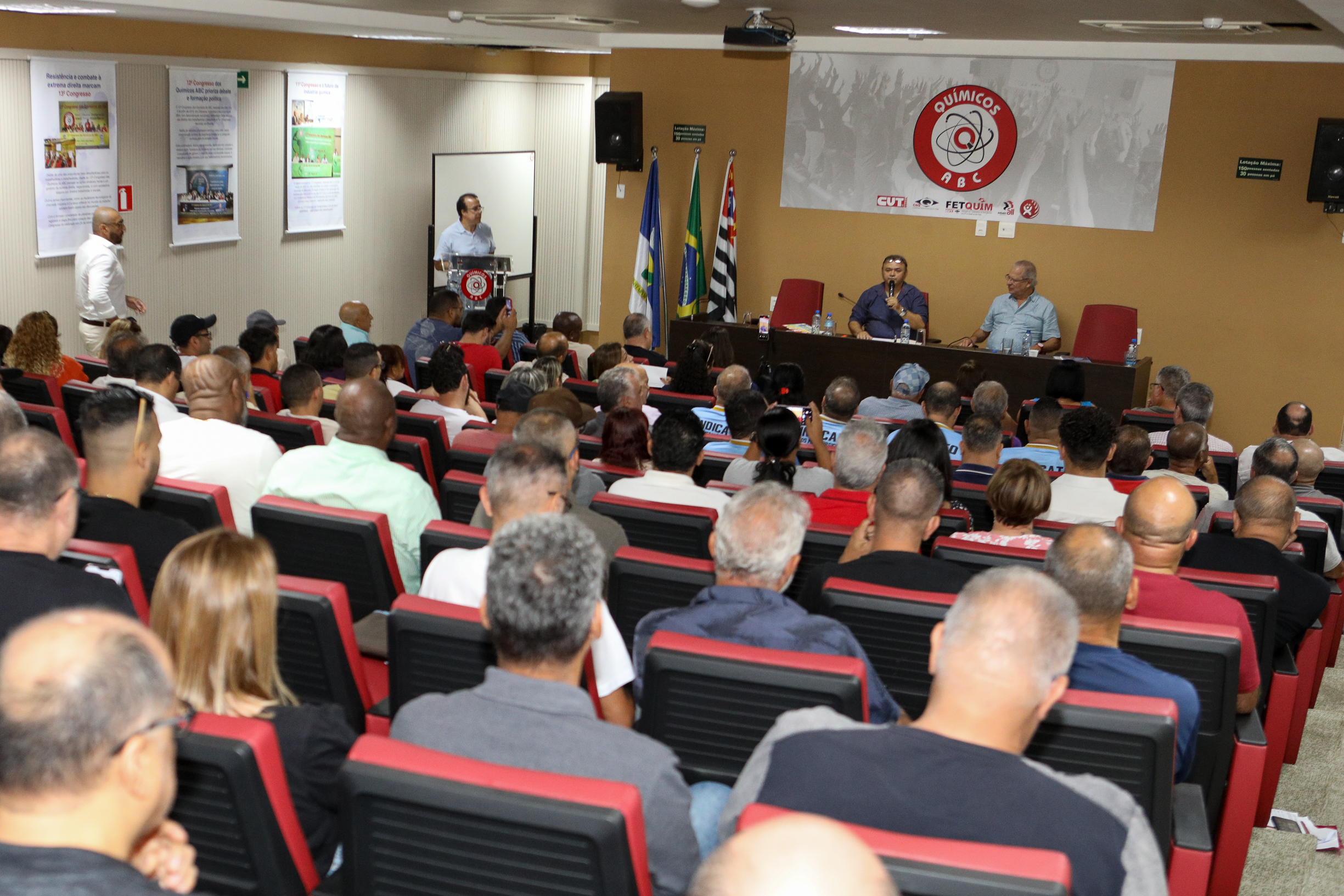 Análise de conjunto com Zé Dirceu no Sindicato dos químicos do ABC. Rua Senador Flaquer, 813 - Centro de Santo André/SP. Fotos Dino Santos. Brasil_10_02_2025.