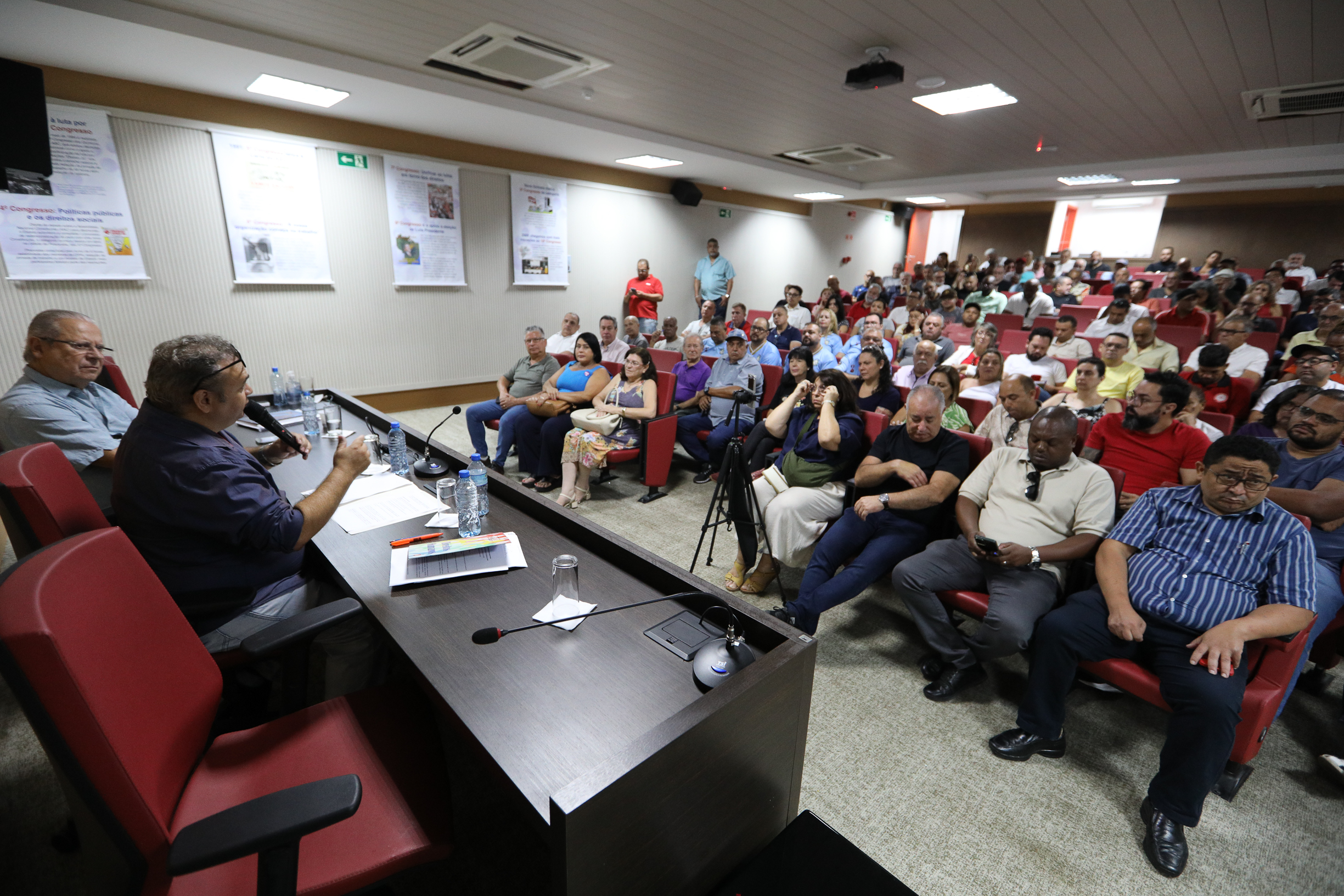 Análise de conjunto com Zé Dirceu no Sindicato dos químicos do ABC. Rua Senador Flaquer, 813 - Centro de Santo André/SP. Fotos Dino Santos. Brasil_10_02_2025.