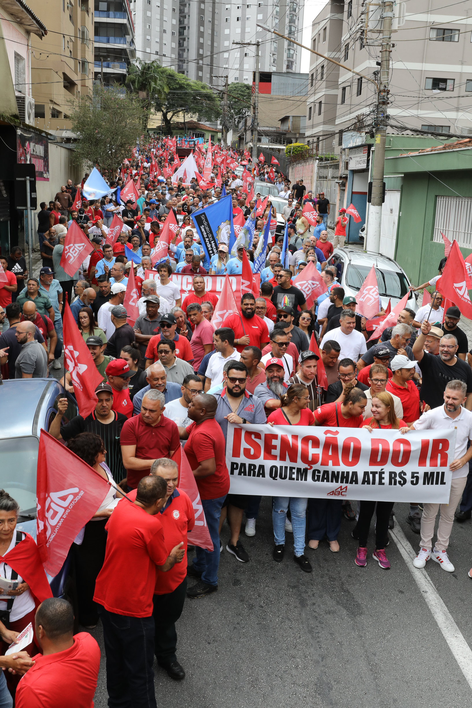 Ato em Defesa da Classe Trabalhadora para reivindicar um Brasil menos desigual e o respeito aos direitos de todos os trabalhadores concentração em frente o Sindicato dos Metalúrgicos e passeata na Rua Marechal Deodora no Centro de SBC. Fotos Dino Santos_14_03_2025.