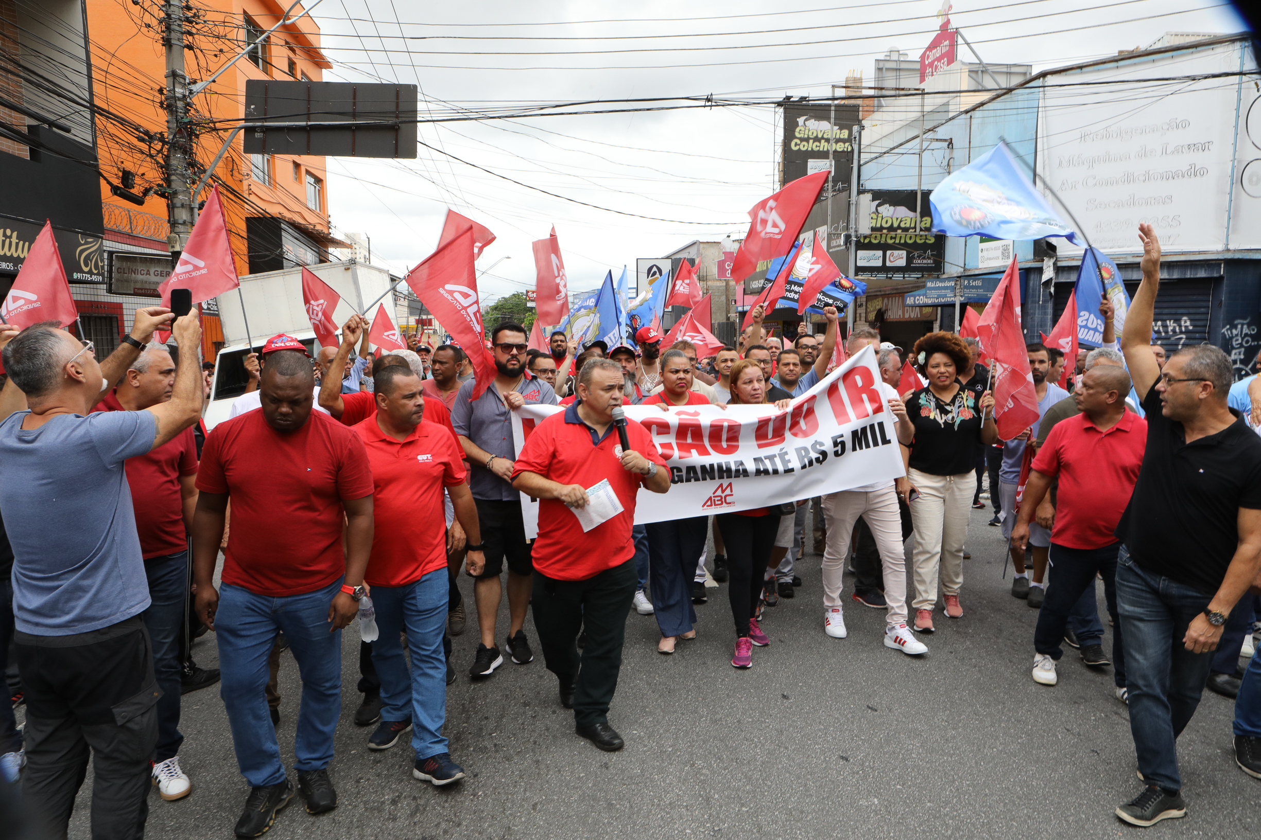 Ato em Defesa da Classe Trabalhadora para reivindicar um Brasil menos desigual e o respeito aos direitos de todos os trabalhadores concentração em frente o Sindicato dos Metalúrgicos e passeata na Rua Marechal Deodora no Centro de SBC. Fotos Dino Santos_14_03_2025.