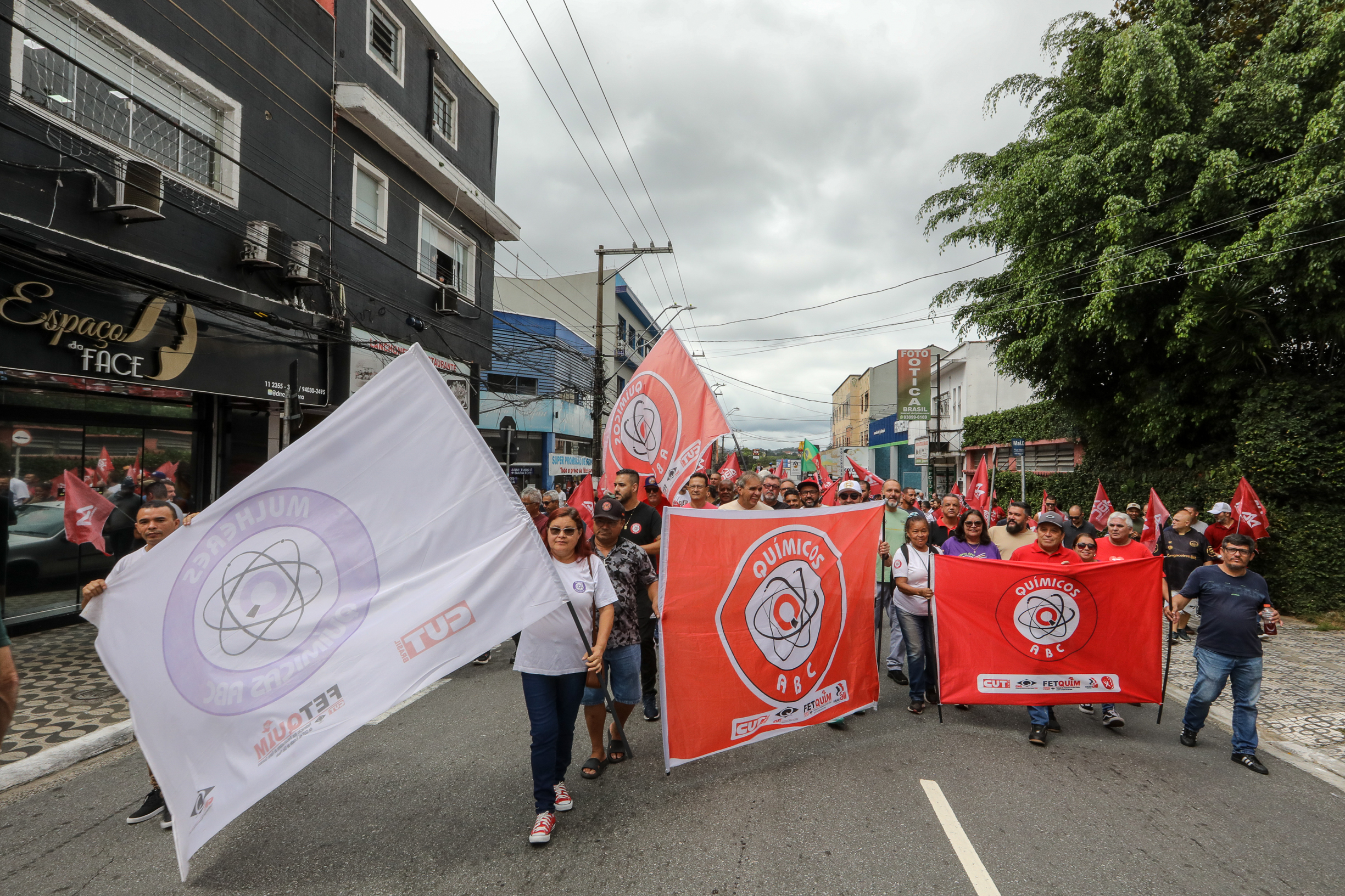 Ato em Defesa da Classe Trabalhadora para reivindicar um Brasil menos desigual e o respeito aos direitos de todos os trabalhadores concentração em frente o Sindicato dos Metalúrgicos e passeata na Rua Marechal Deodora no Centro de SBC. Fotos Dino Santos_14_03_2025.