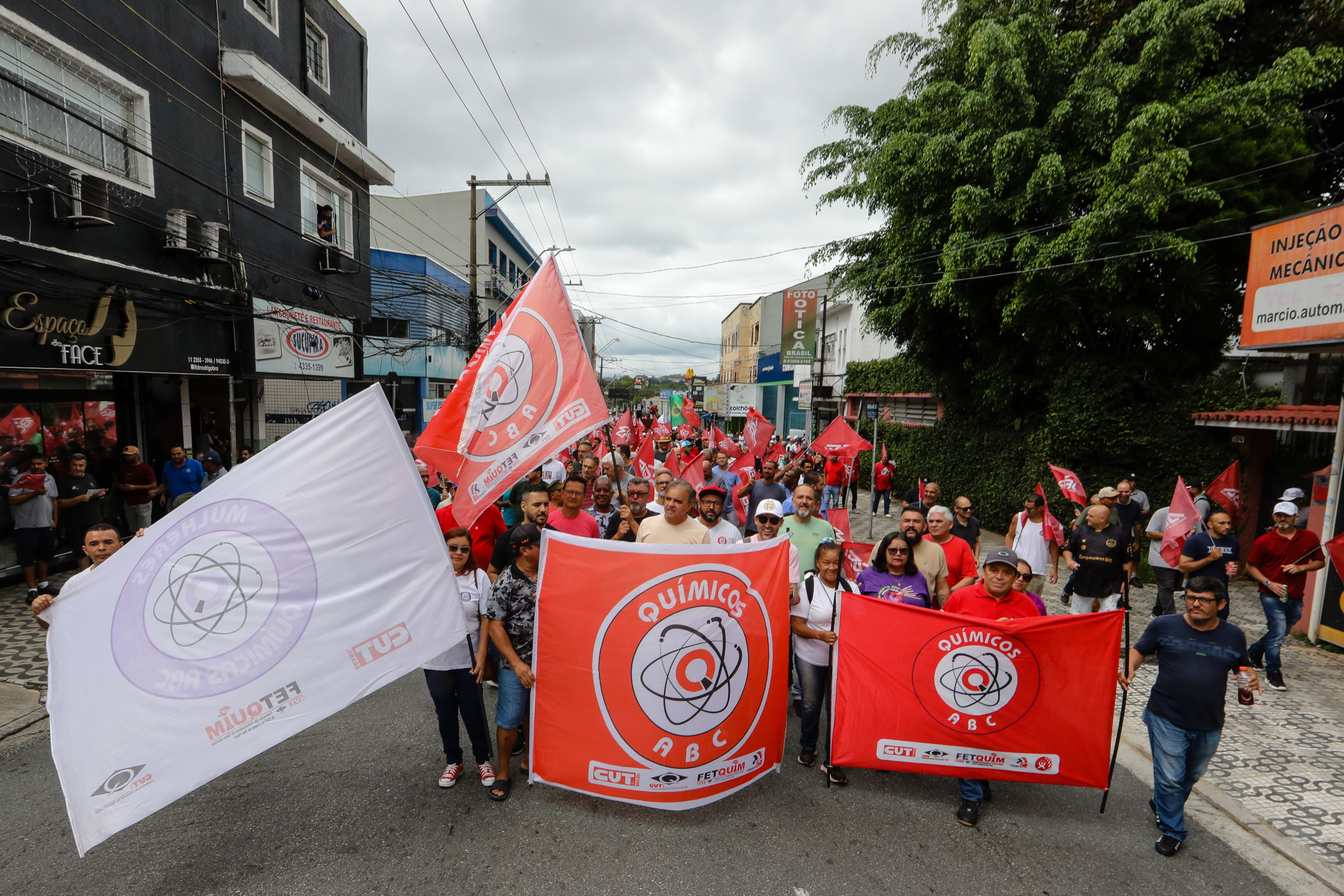 Ato em Defesa da Classe Trabalhadora para reivindicar um Brasil menos desigual e o respeito aos direitos de todos os trabalhadores concentração em frente o Sindicato dos Metalúrgicos e passeata na Rua Marechal Deodora no Centro de SBC. Fotos Dino Santos_14_03_2025.