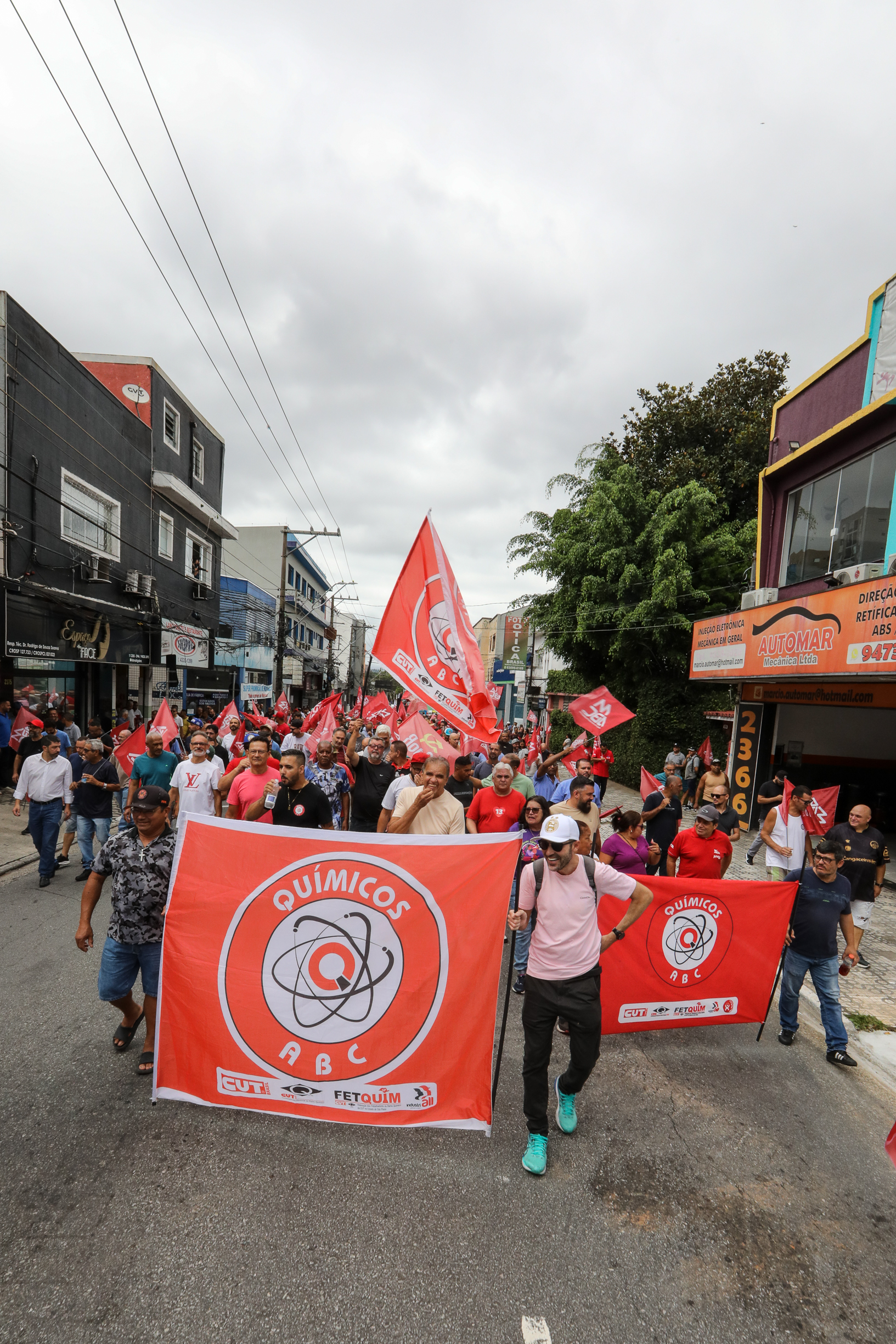 Ato em Defesa da Classe Trabalhadora para reivindicar um Brasil menos desigual e o respeito aos direitos de todos os trabalhadores concentração em frente o Sindicato dos Metalúrgicos e passeata na Rua Marechal Deodora no Centro de SBC. Fotos Dino Santos_14_03_2025.