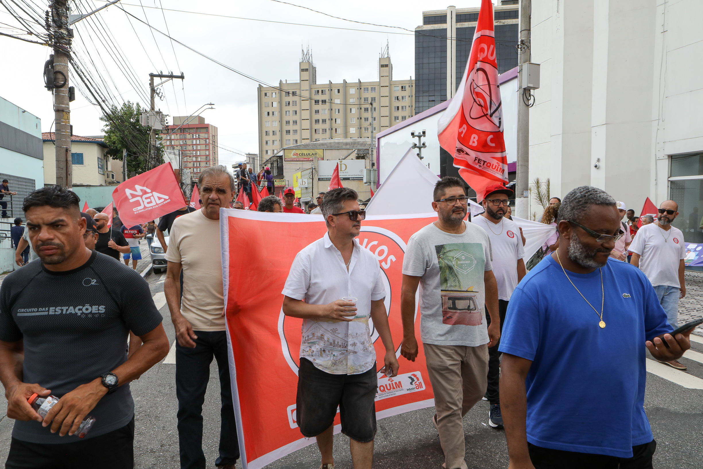 Ato em Defesa da Classe Trabalhadora para reivindicar um Brasil menos desigual e o respeito aos direitos de todos os trabalhadores concentração em frente o Sindicato dos Metalúrgicos e passeata na Rua Marechal Deodora no Centro de SBC. Fotos Dino Santos_14_03_2025.