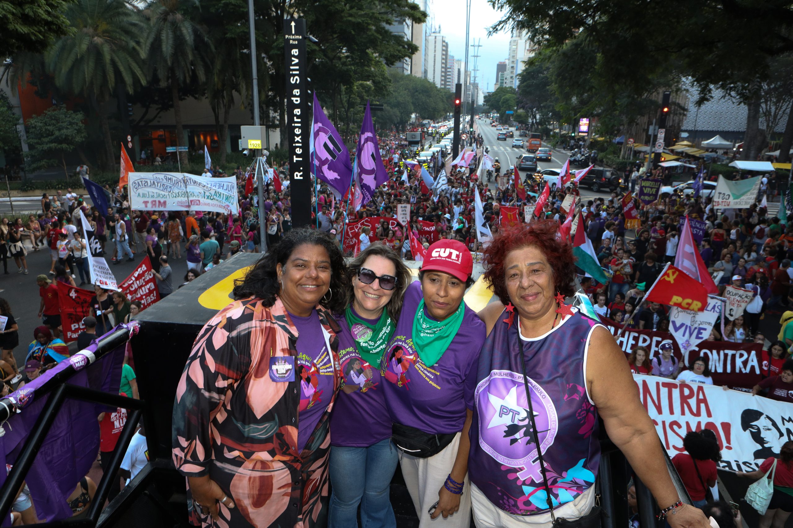 Dia Internacional das Mulheres ato na Av. Paulista concentração em frente o Banco Central e passeata até a Praça Osvaldo Cruz. Fotos Dino Santos. Brasil_08_03_2025.