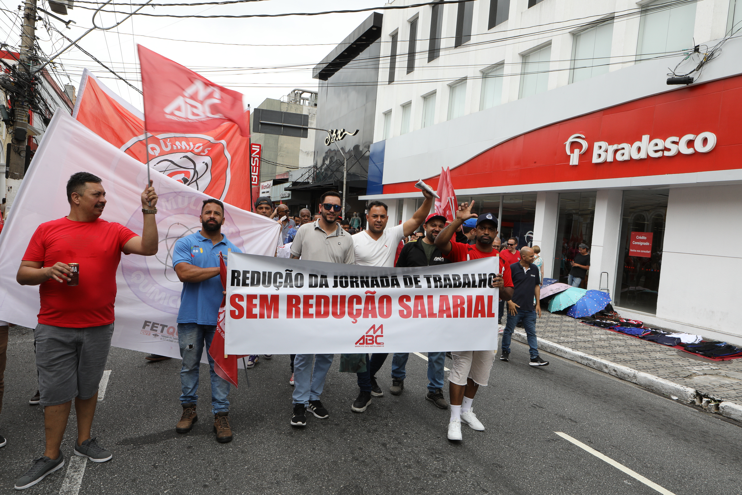 Ato em Defesa da Classe Trabalhadora para reivindicar um Brasil menos desigual e o respeito aos direitos de todos os trabalhadores concentração em frente o Sindicato dos Metalúrgicos e passeata na Rua Marechal Deodora no Centro de SBC. Fotos Dino Santos_14_03_2025.