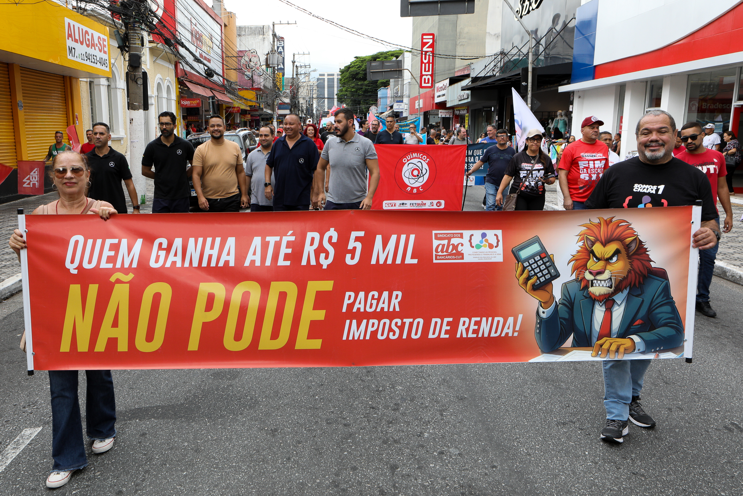 Ato em Defesa da Classe Trabalhadora para reivindicar um Brasil menos desigual e o respeito aos direitos de todos os trabalhadores concentração em frente o Sindicato dos Metalúrgicos e passeata na Rua Marechal Deodora no Centro de SBC. Fotos Dino Santos_14_03_2025.