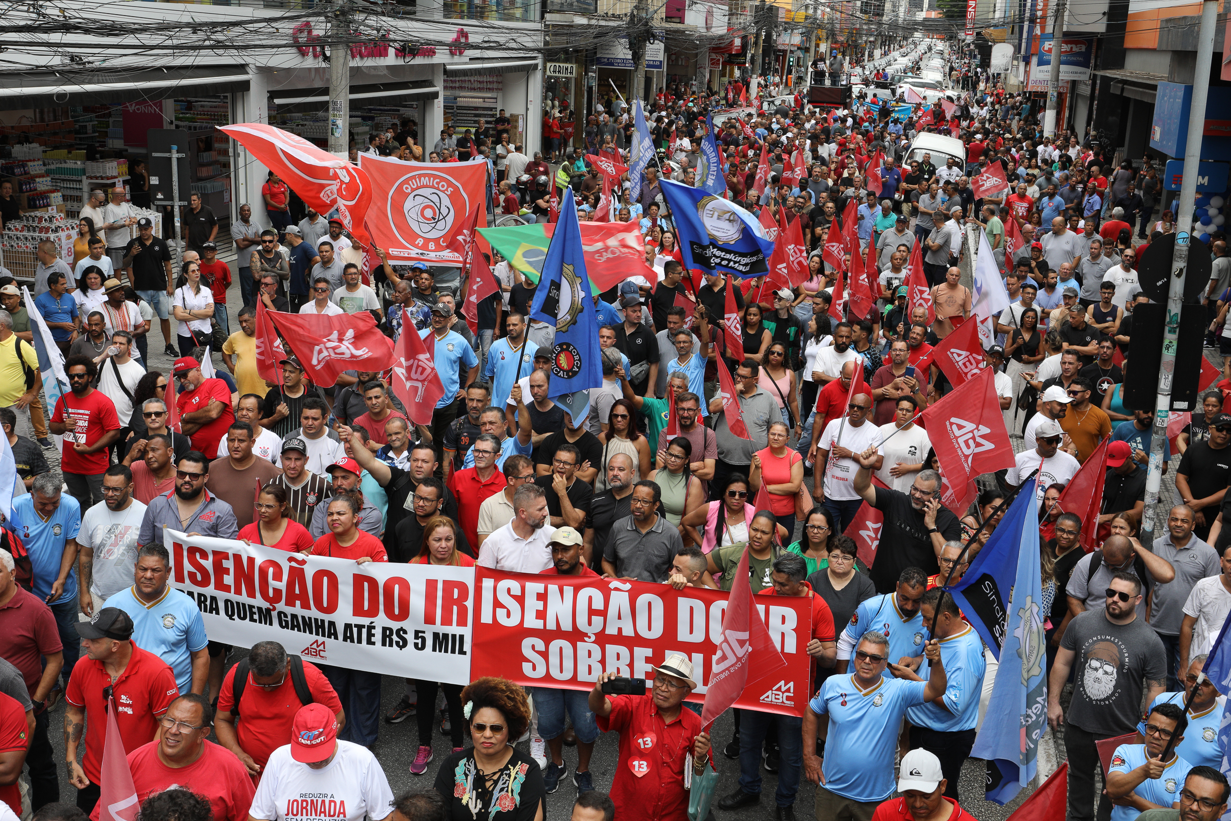 Ato em Defesa da Classe Trabalhadora para reivindicar um Brasil menos desigual e o respeito aos direitos de todos os trabalhadores concentração em frente o Sindicato dos Metalúrgicos e passeata na Rua Marechal Deodora no Centro de SBC. Fotos Dino Santos_14_03_2025.