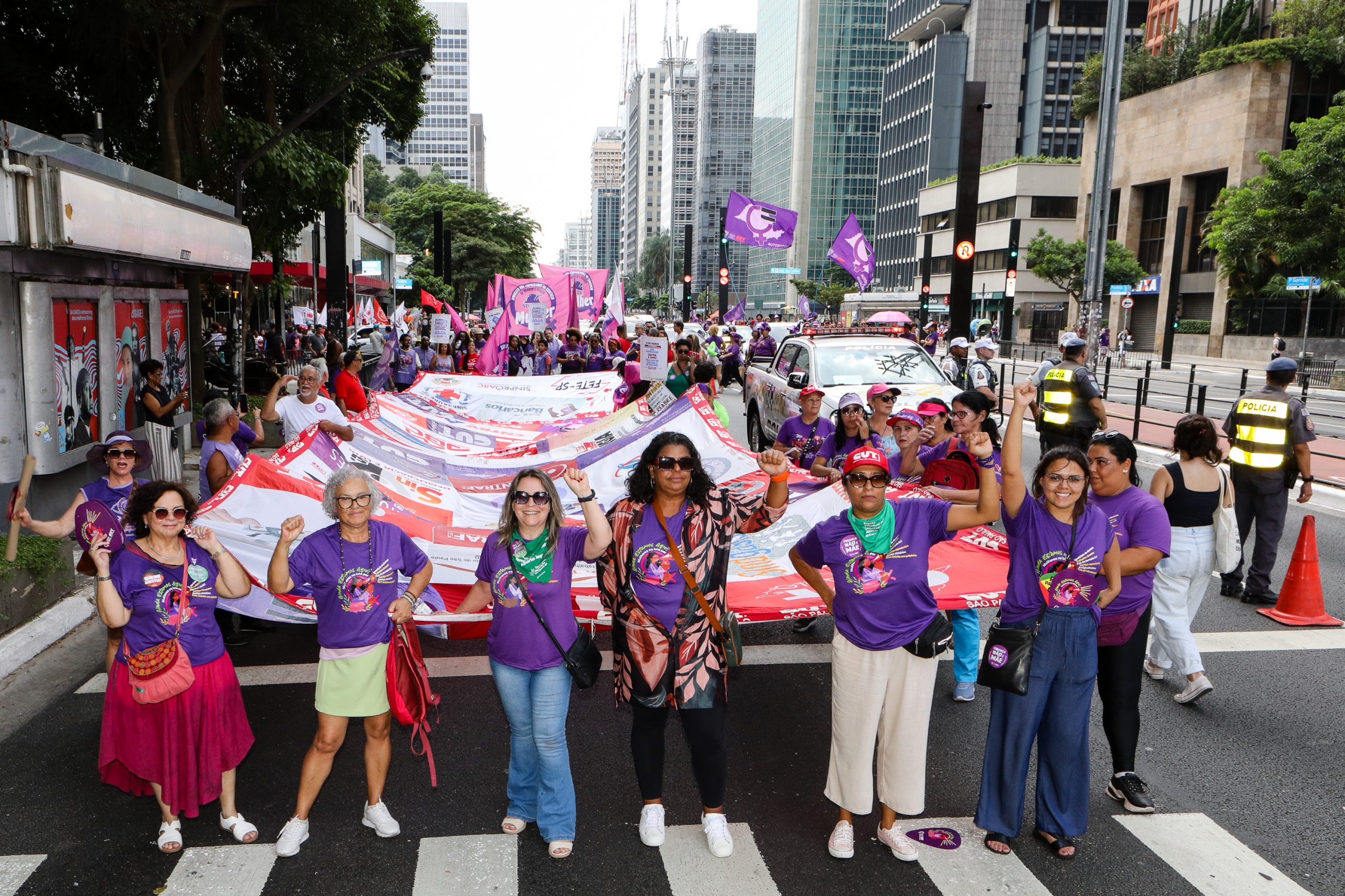 Dia Internacional das Mulheres ato na Av. Paulista concentração em frente o Banco Central e passeata até a Praça Osvaldo Cruz. Fotos Dino Santos. Brasil_08_03_2025.