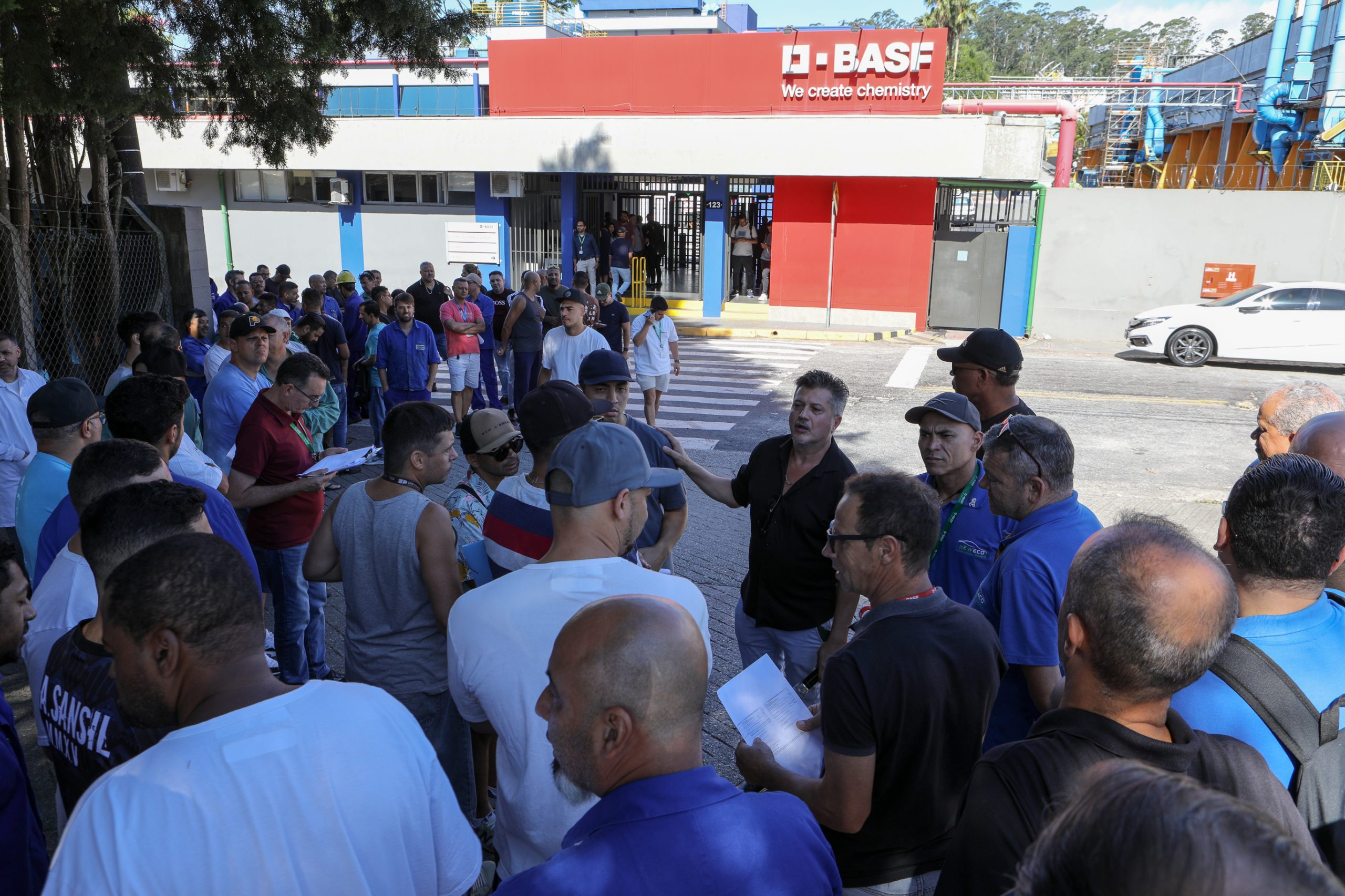 Assembleia de PLR realizada na Portaria 2 com os três turnos e admistrativo. Fotos Dino Santos. Brasil_06_03_2025.